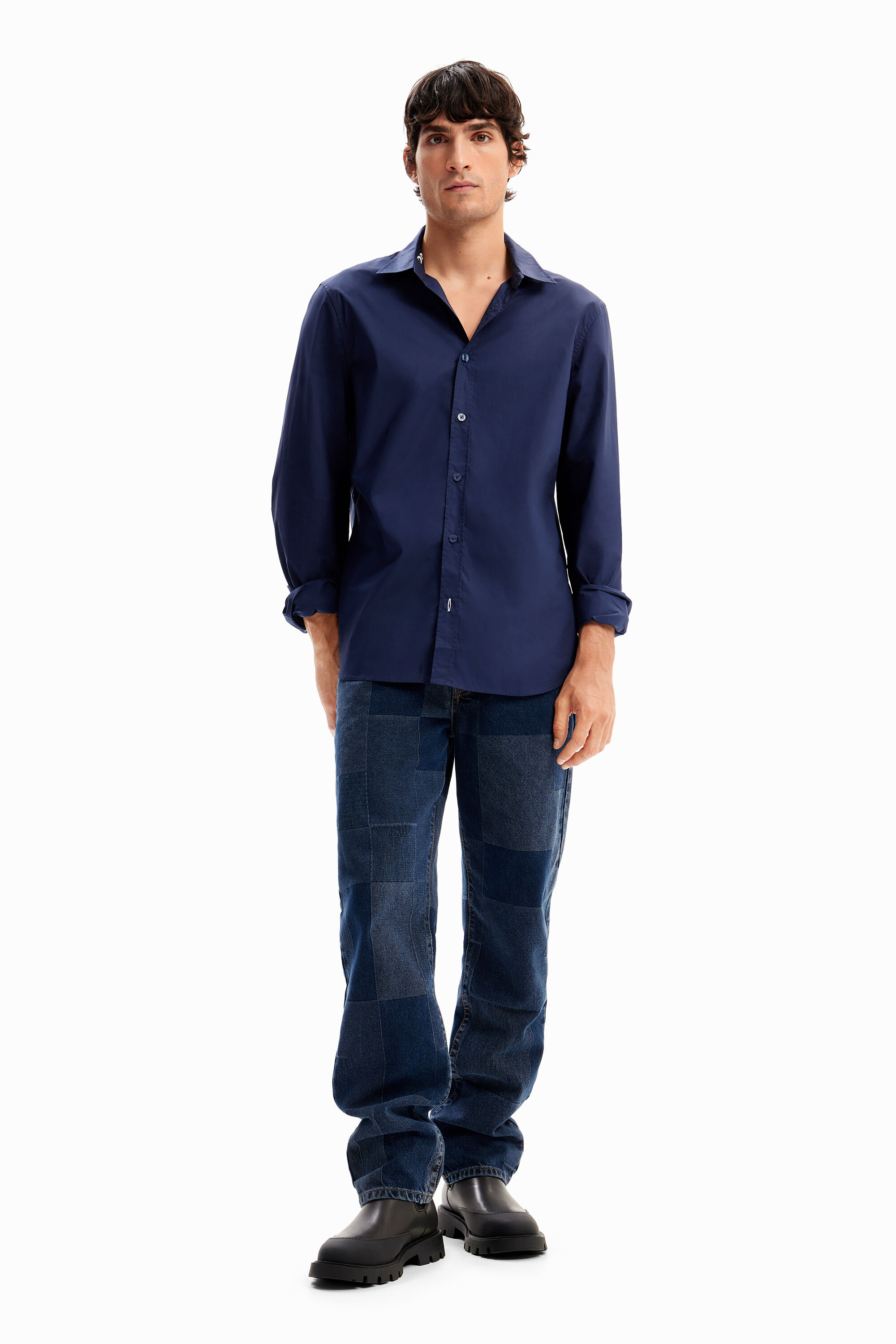 Camisa b&aacute;sica detalles contraste
