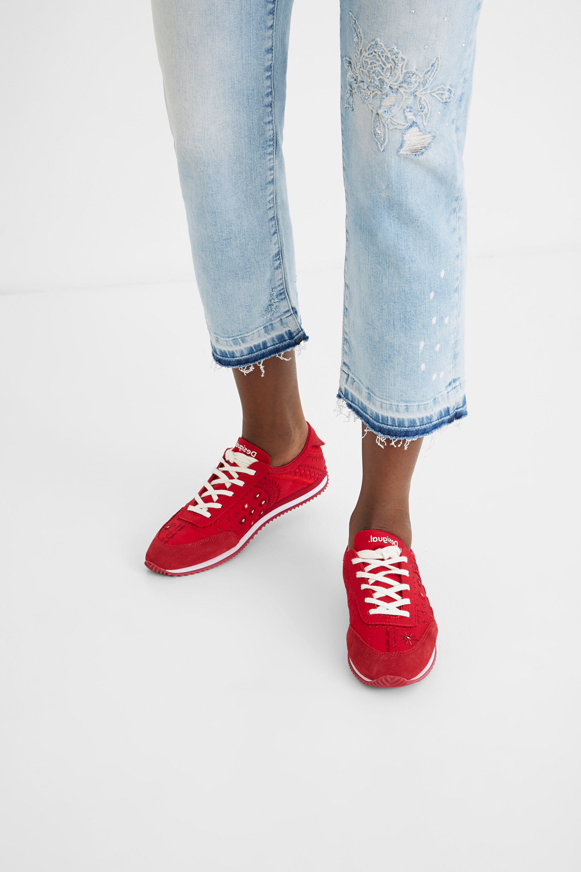 Zapatillas de piel bordadas
