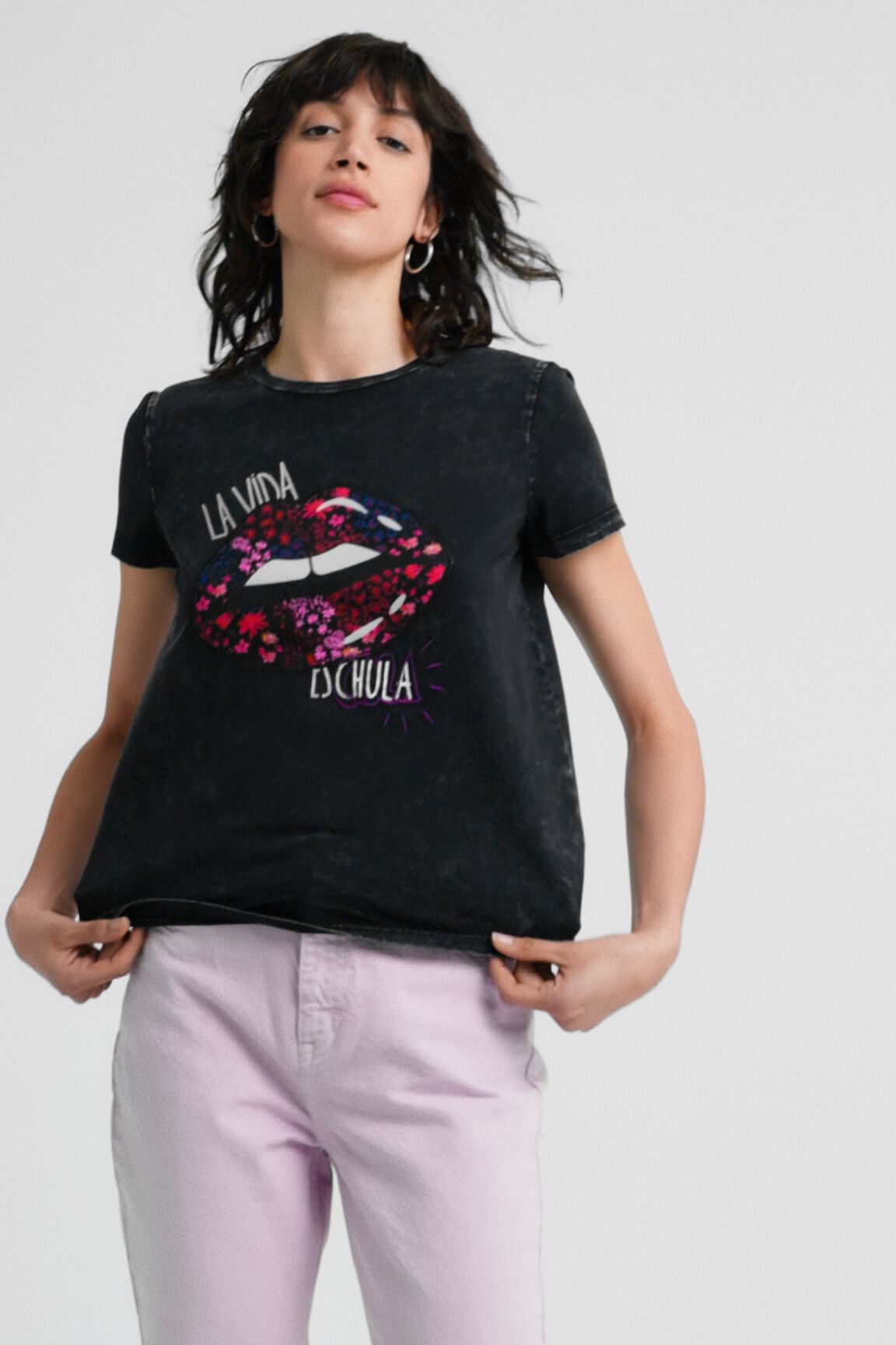 Camiseta parche labios bordados