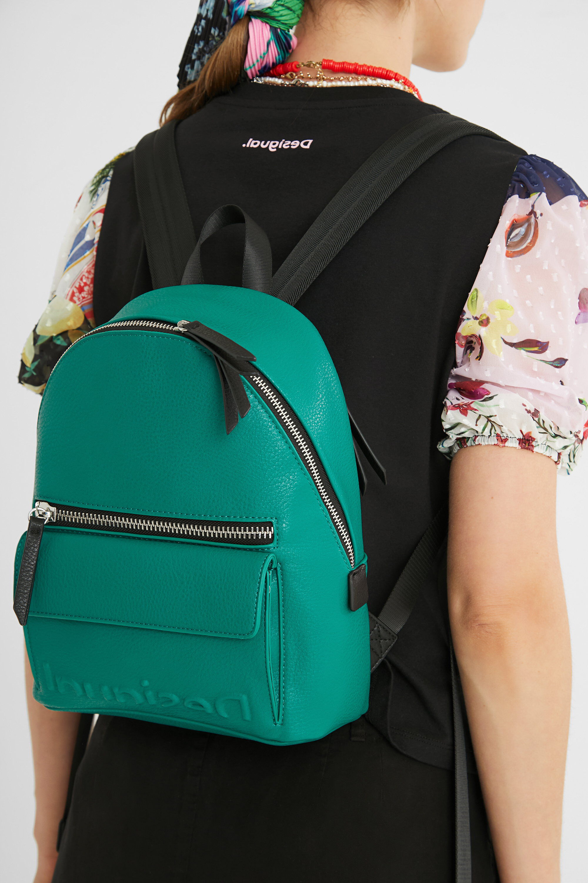 Mochila peque&ntilde;a efecto piel