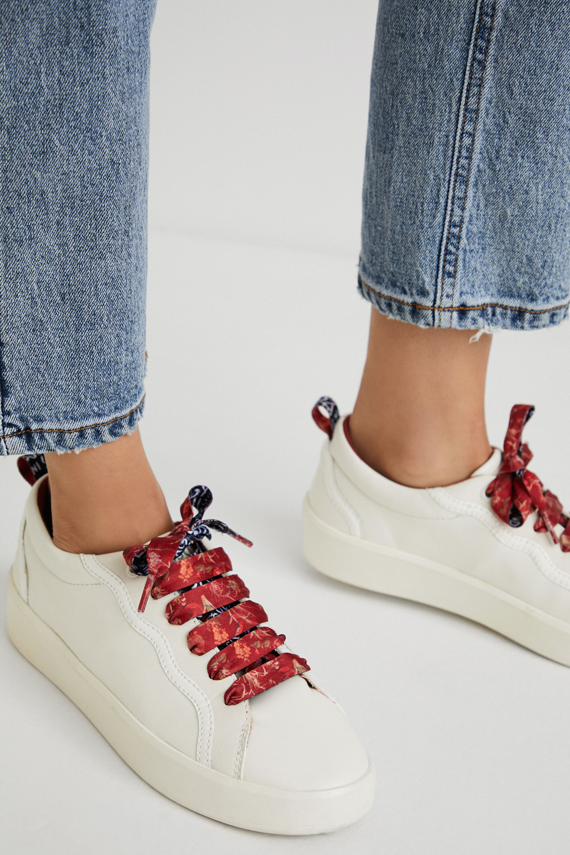 Sneakers cordones doble estampado
