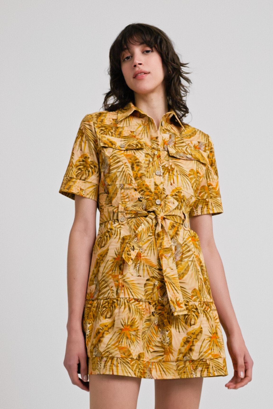 Vestido camisero tropical