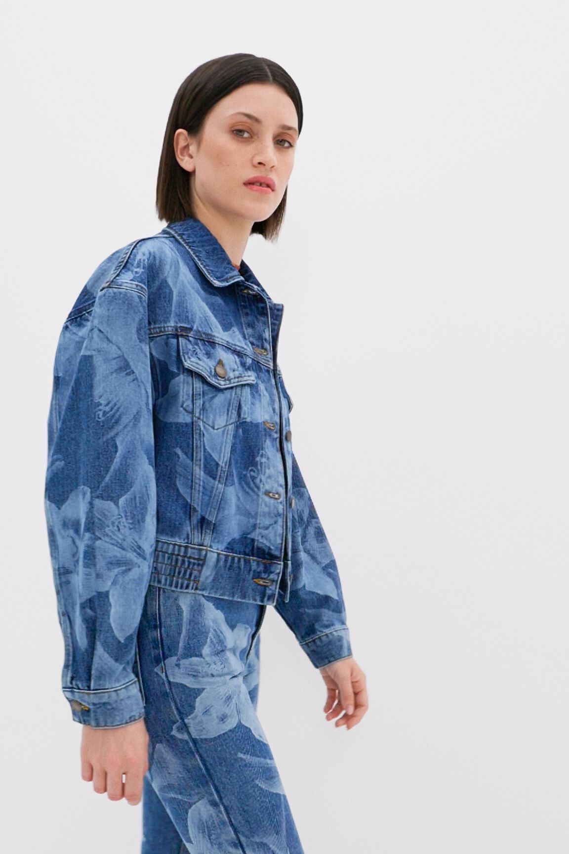 Chaqueta vaquera flores