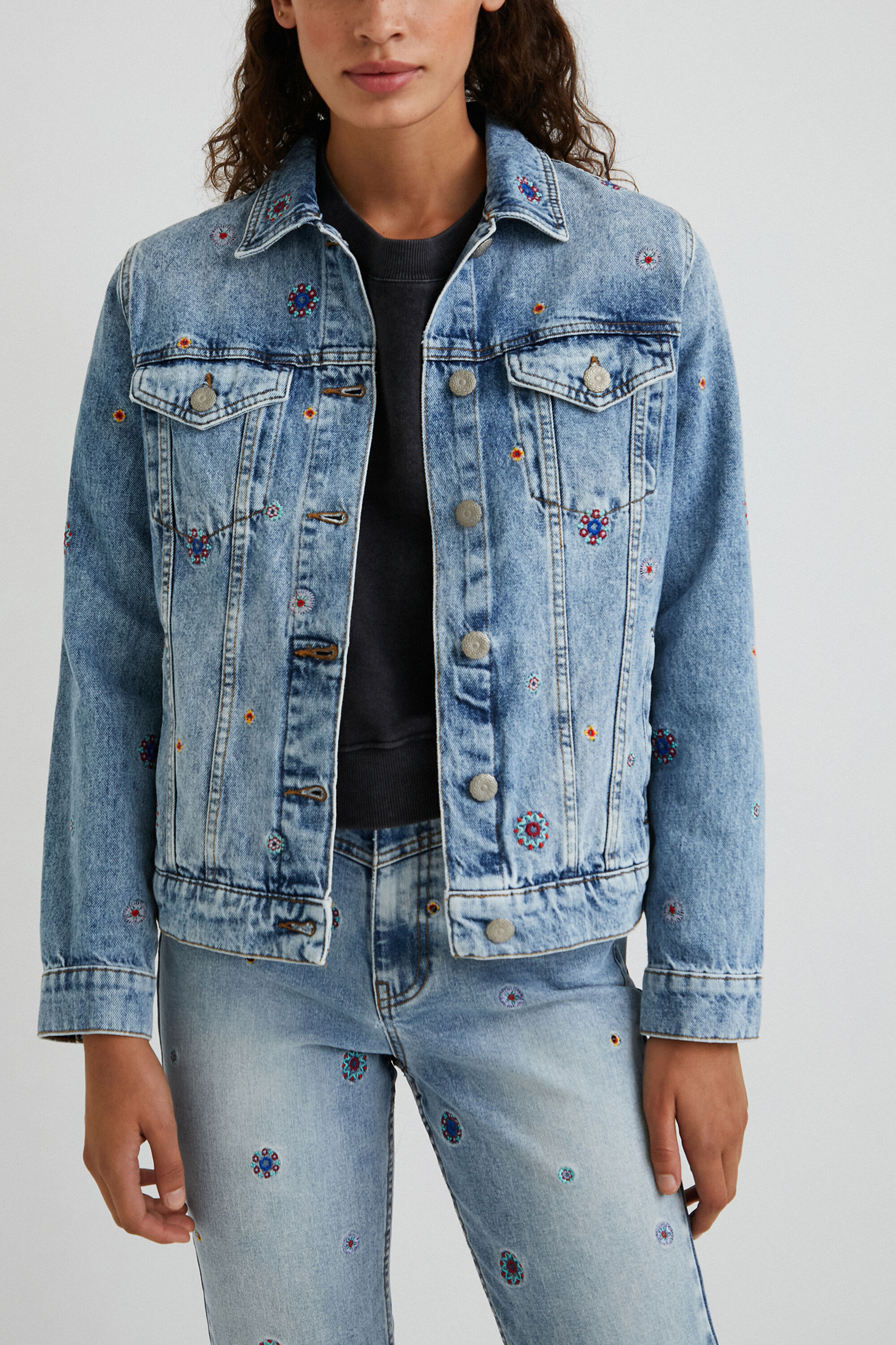 Chaqueta vaquera slim mandalas