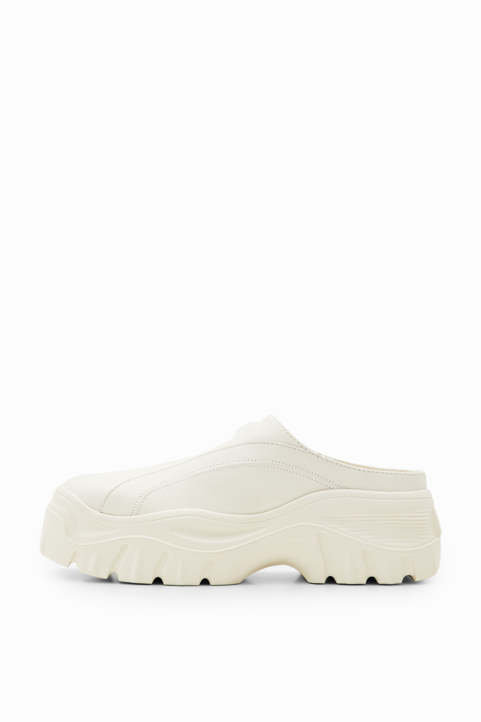 Zuecos chunky piel