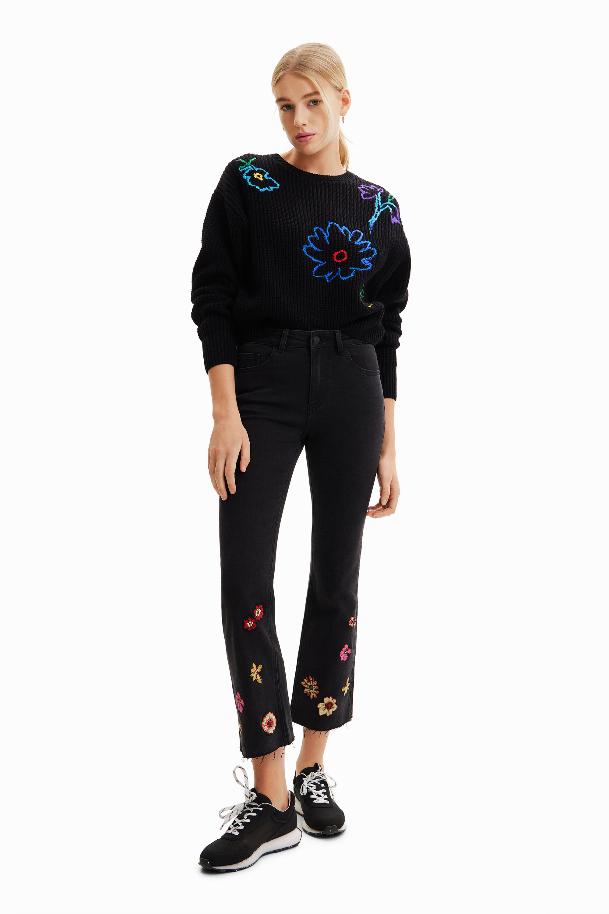 Vaqueros Flare cropped bordado flores