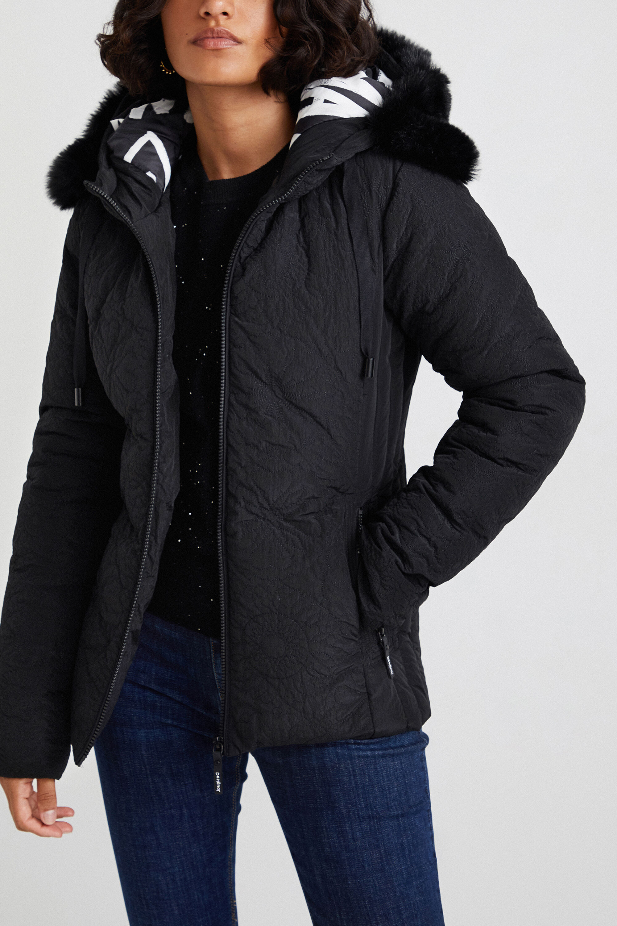 Chaqueta slim acolchada capucha