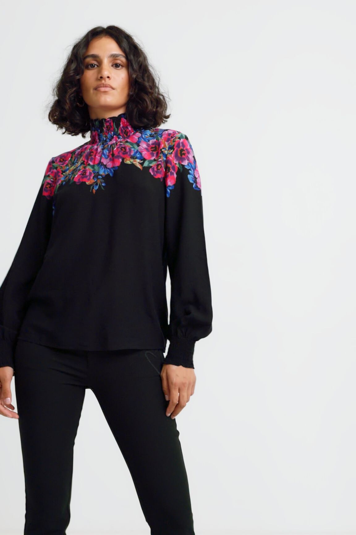 Blusa loose canes&uacute; floral