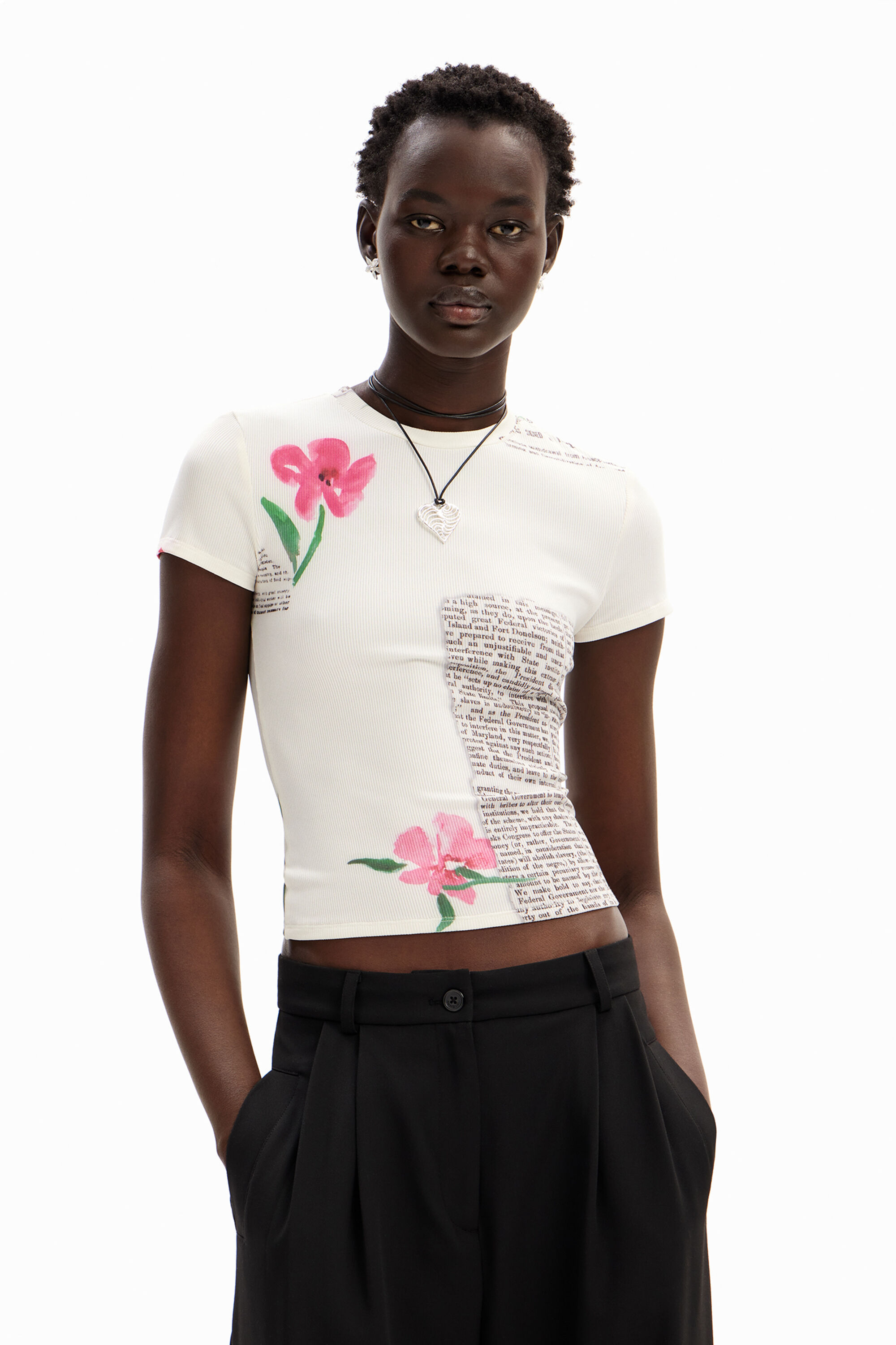 Camiseta peri&oacute;dico flores