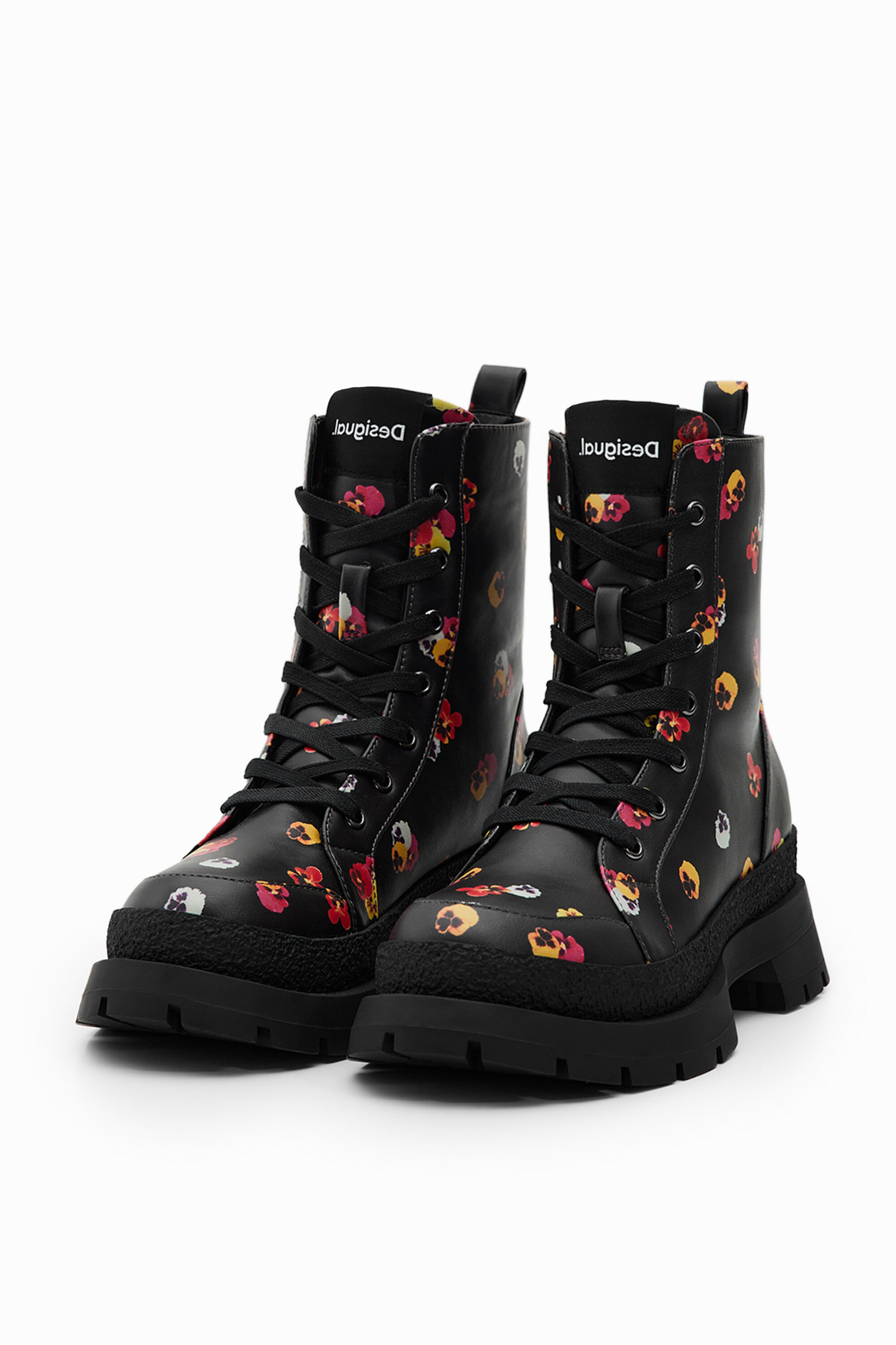 Botas cordones flores