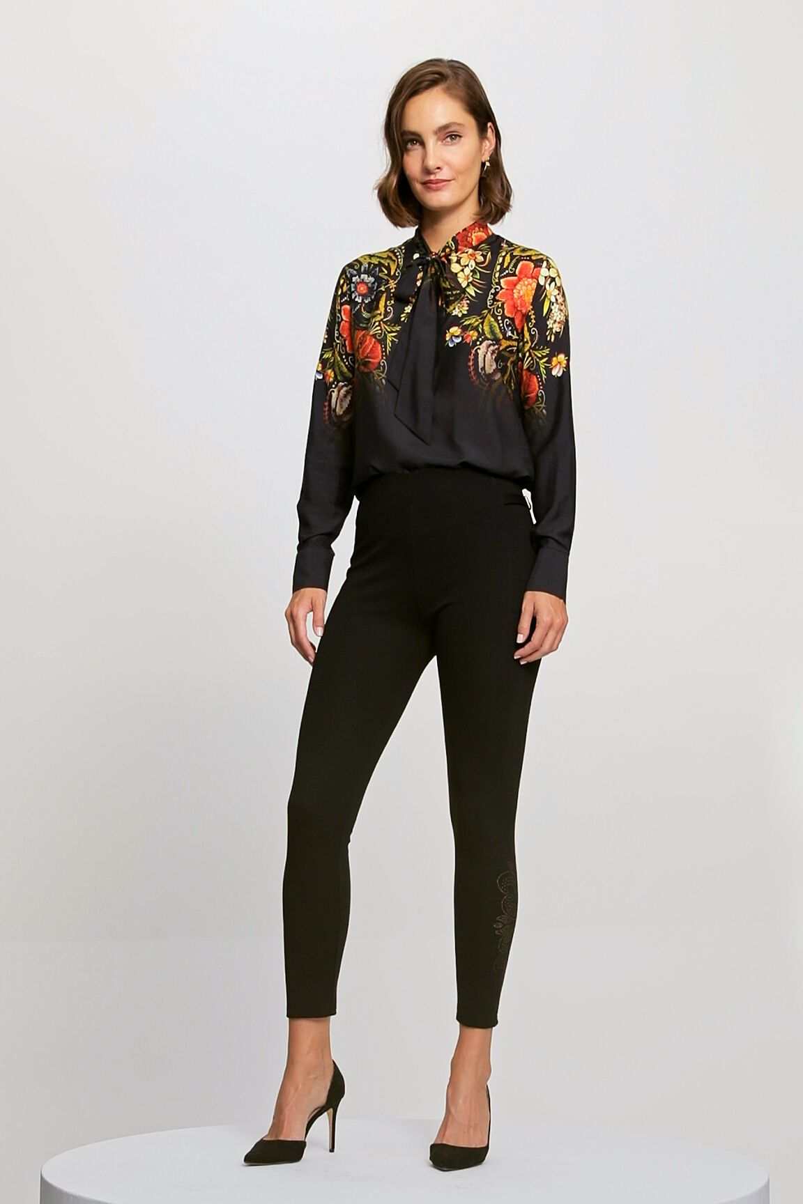 Blusa floral seda con lazo