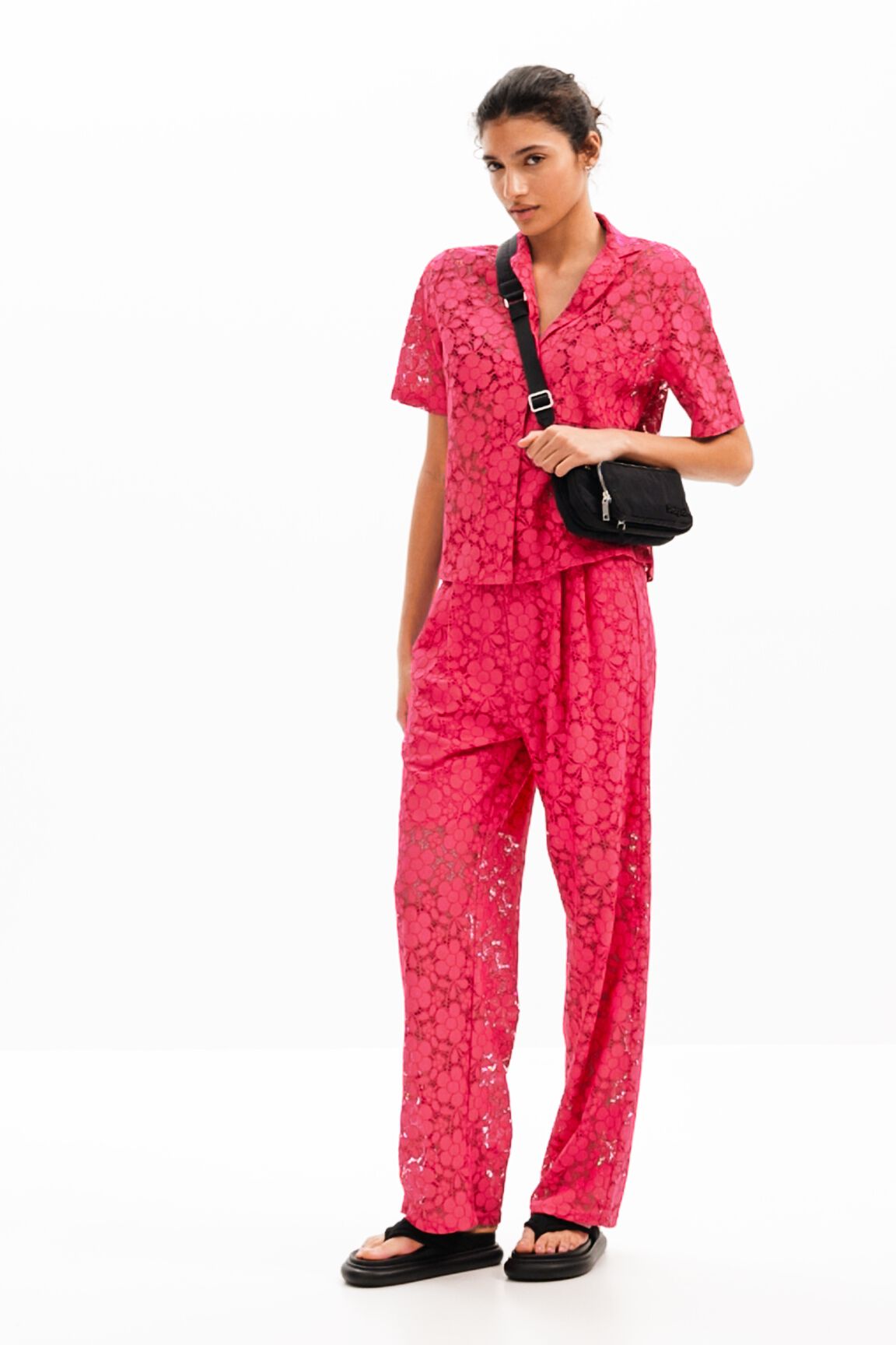 Pantal&oacute;n sastre encaje floral