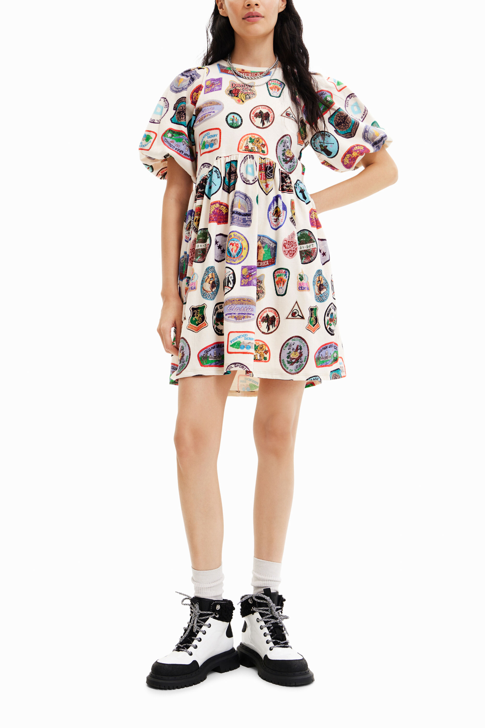Vestido corto parches