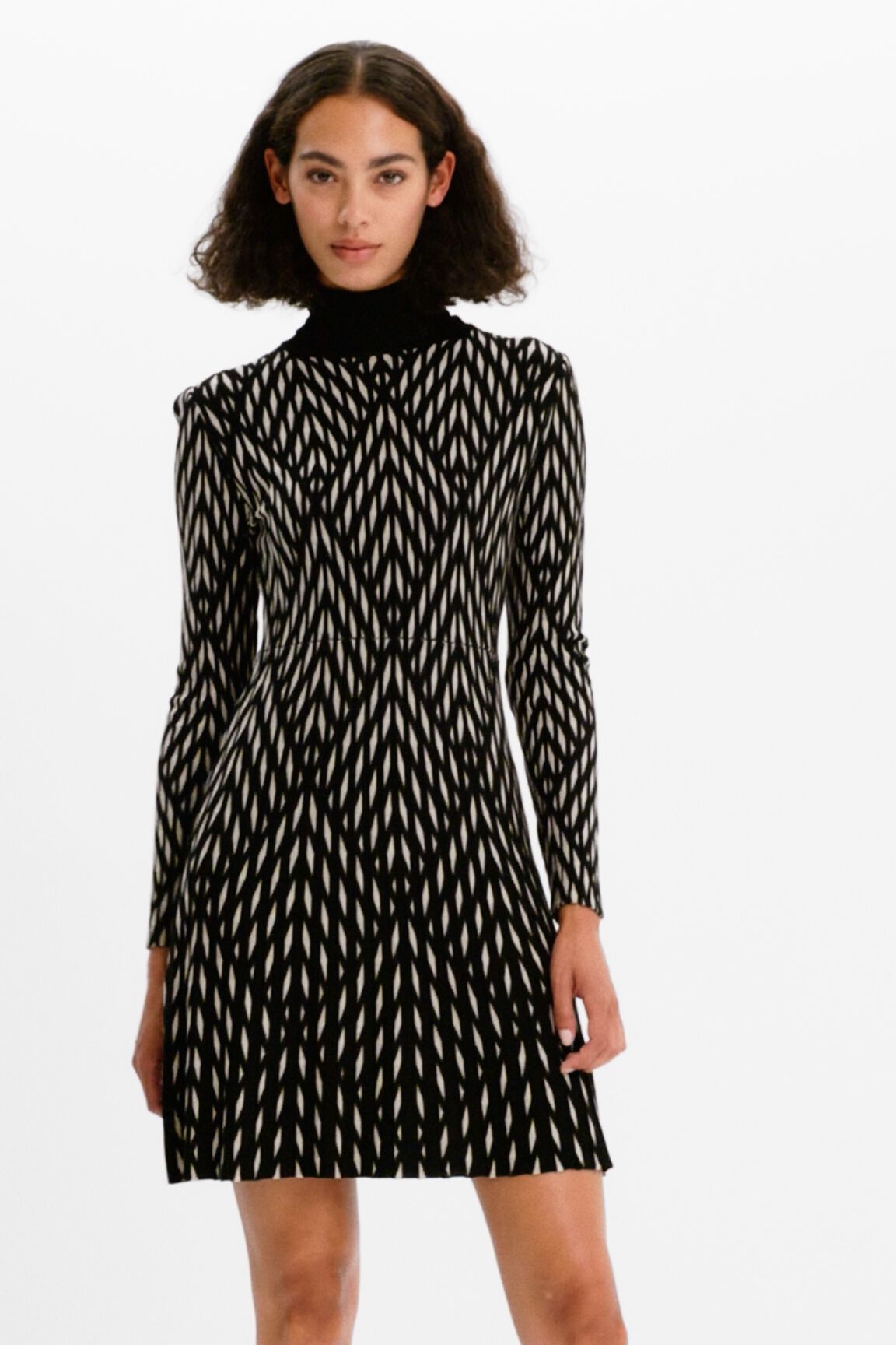 Vestido corto geom&eacute;trico