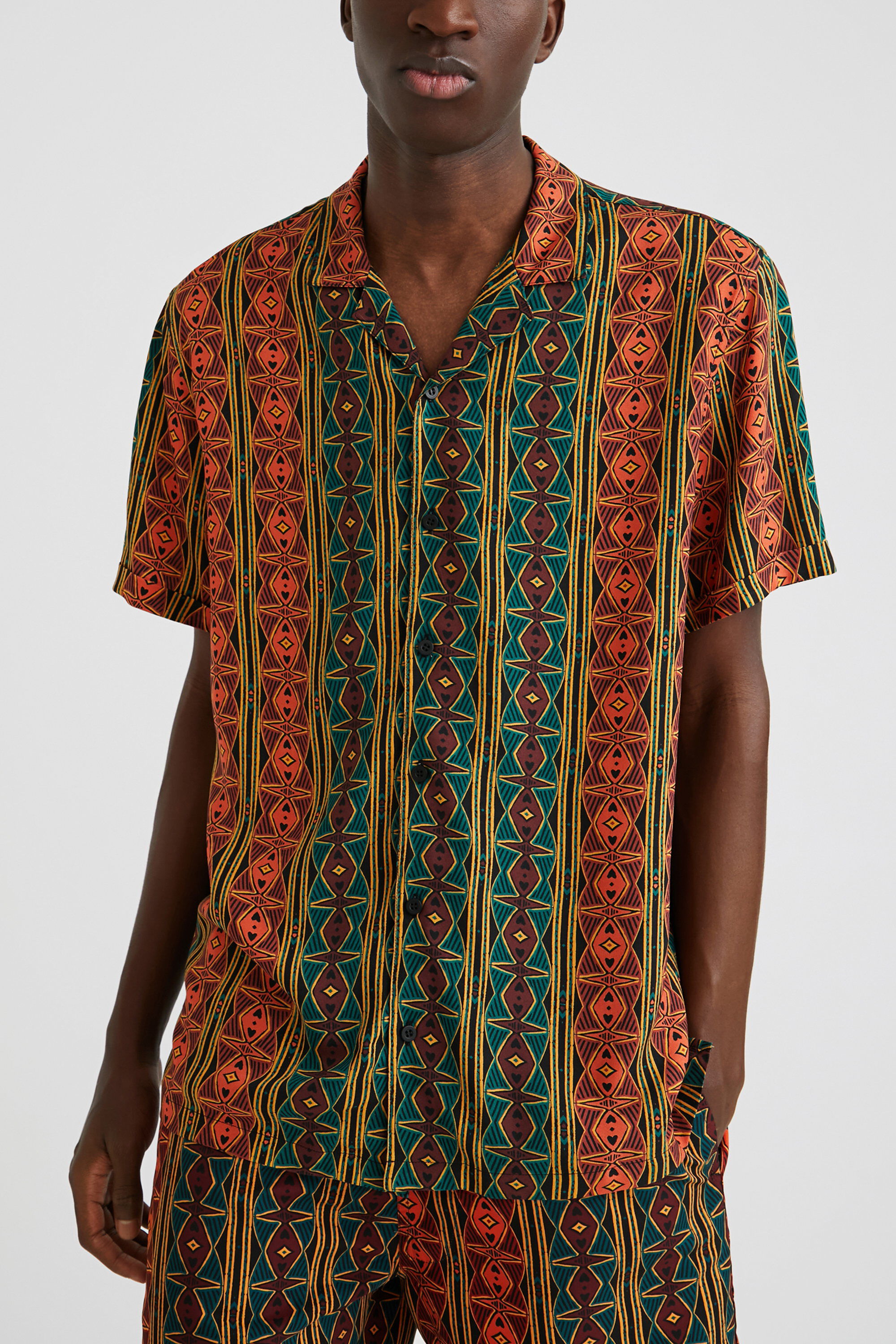 Camisa resort tribal