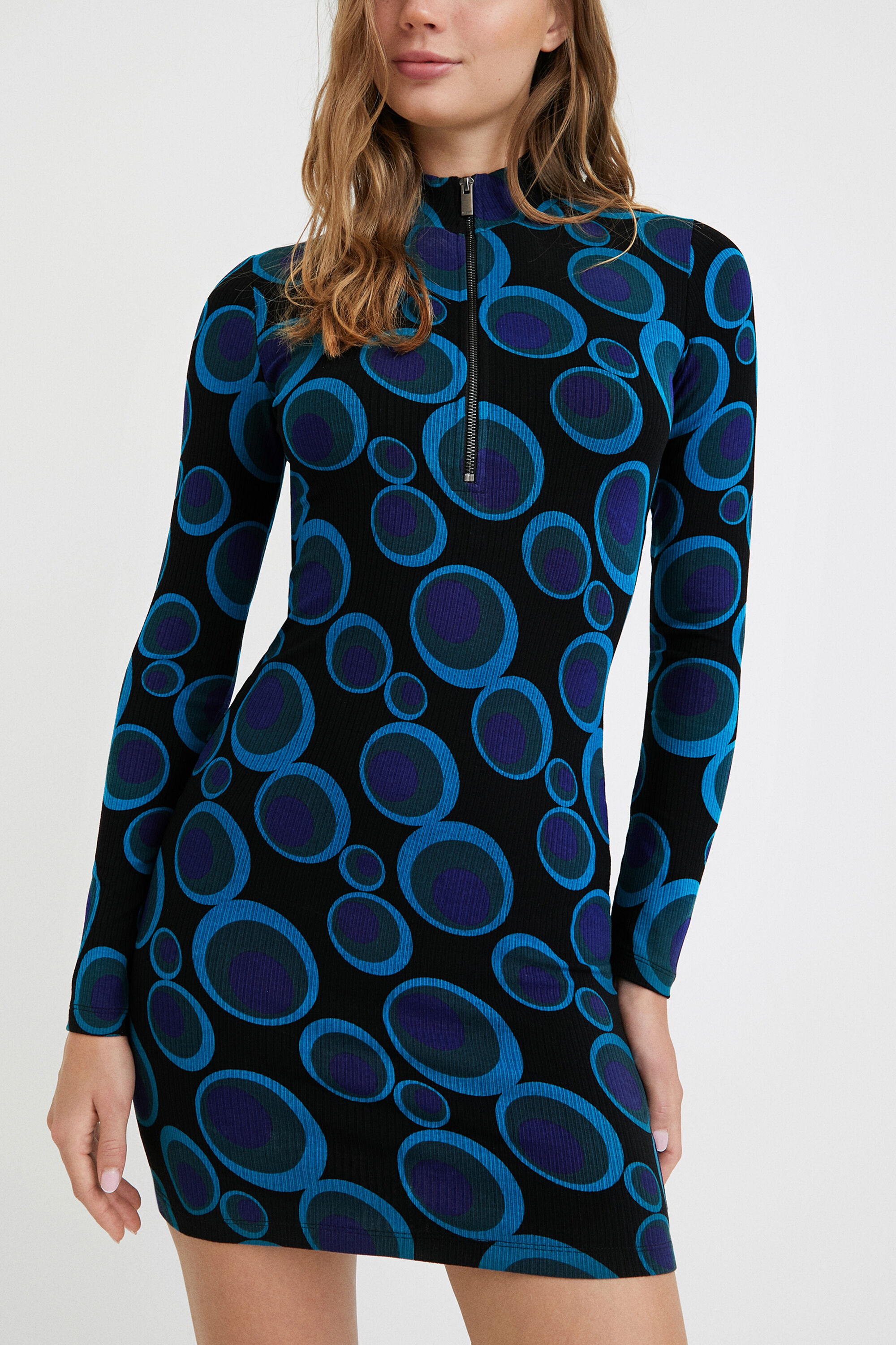 Vestido slim corto c&iacute;rculos