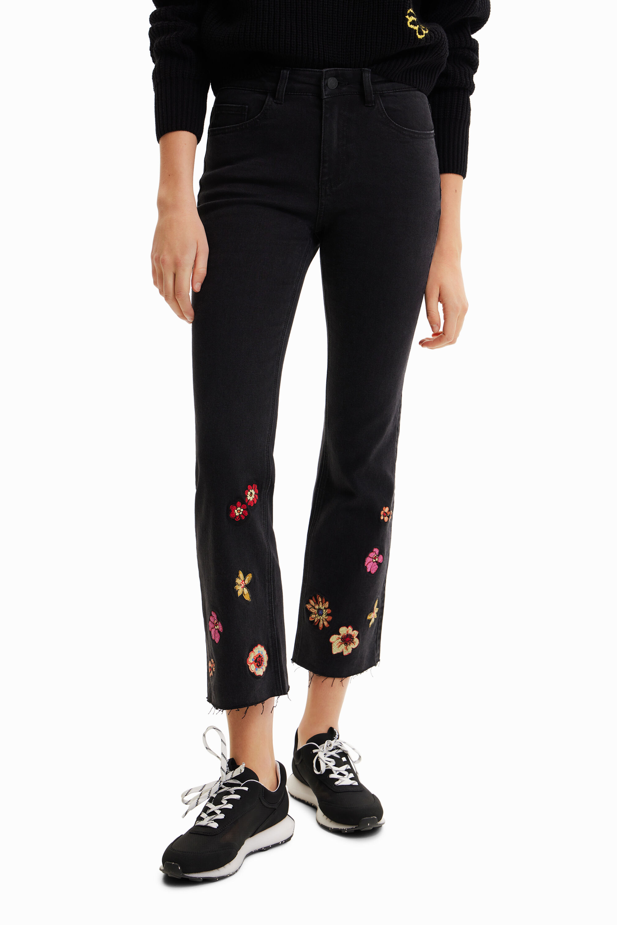 Vaqueros Flare cropped bordado flores