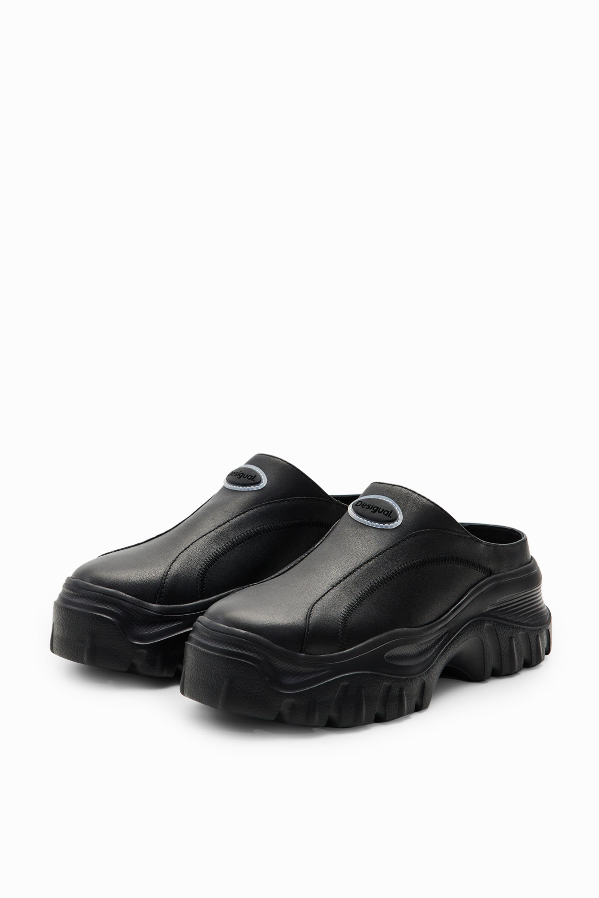 Zuecos chunky piel