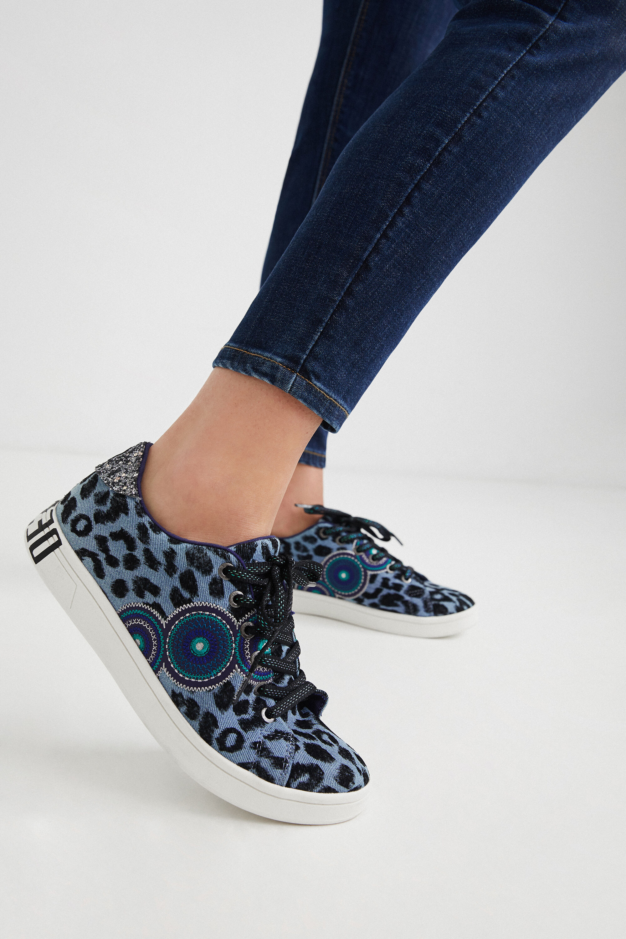 Sneakers calle leopardo y glitter