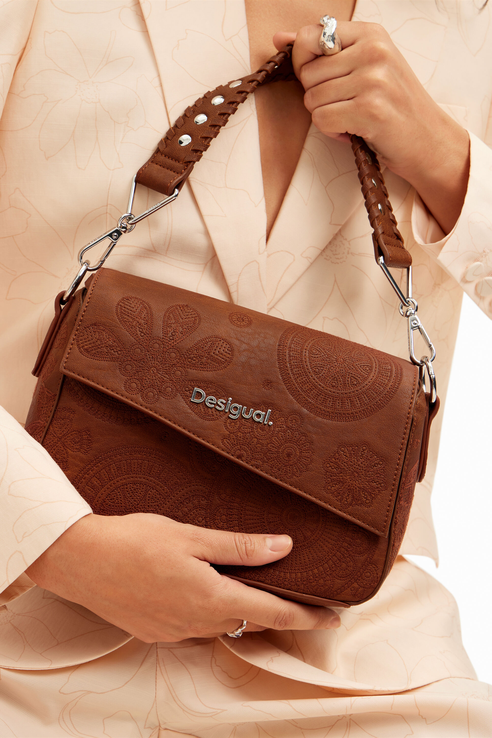 Bolso peque&ntilde;o bordado