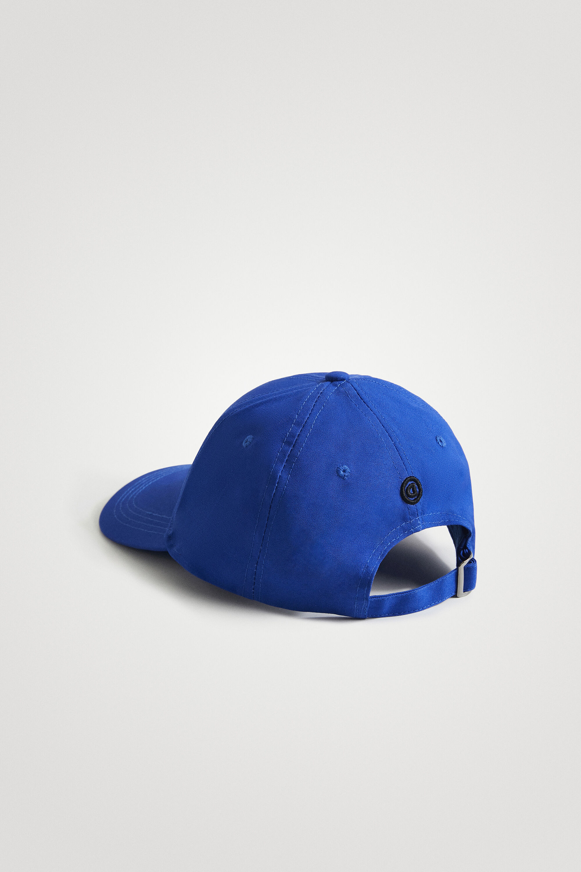 Gorra placa logo y mensajes