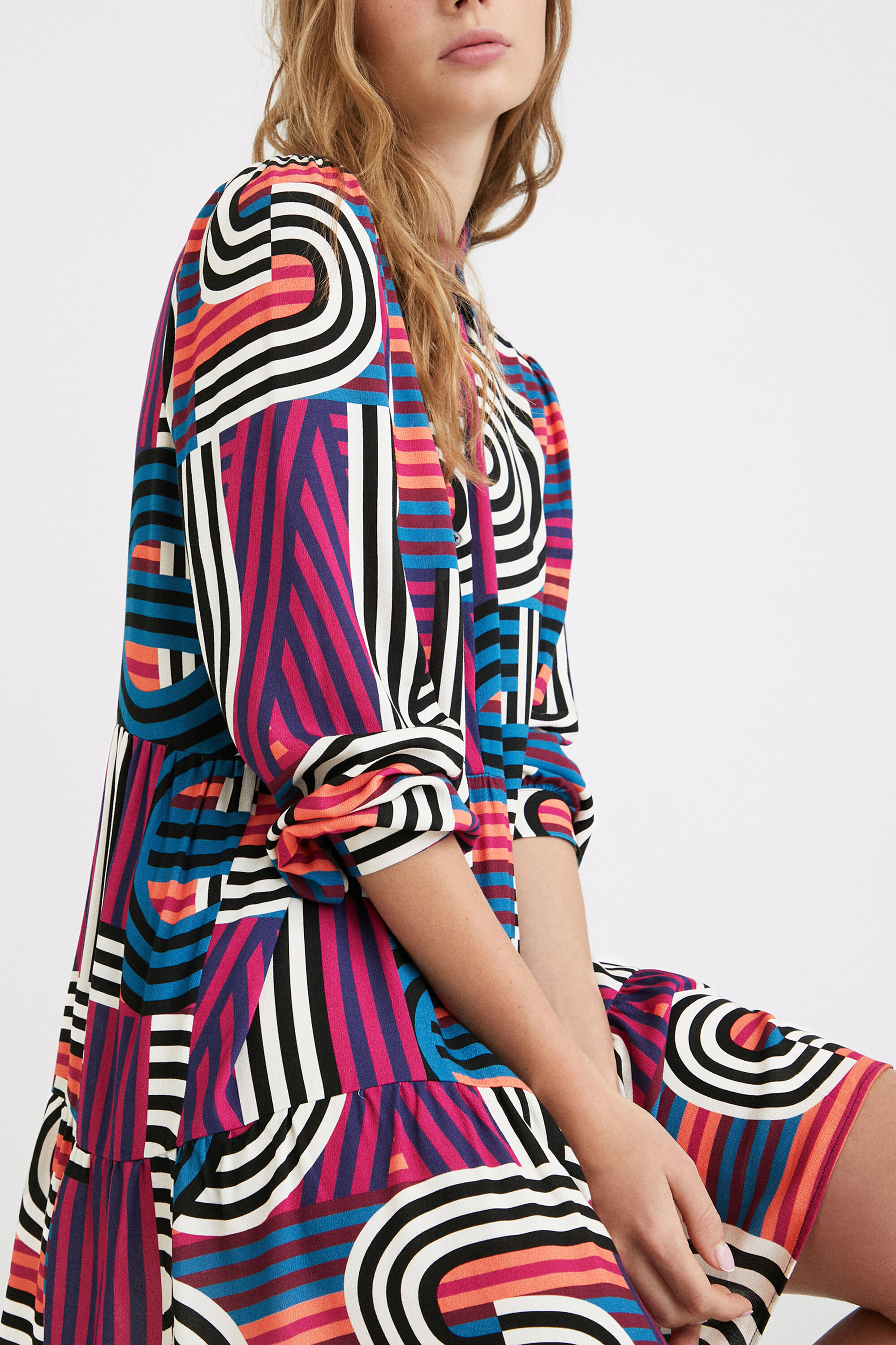 Vestido corto camisero geometr&iacute;as