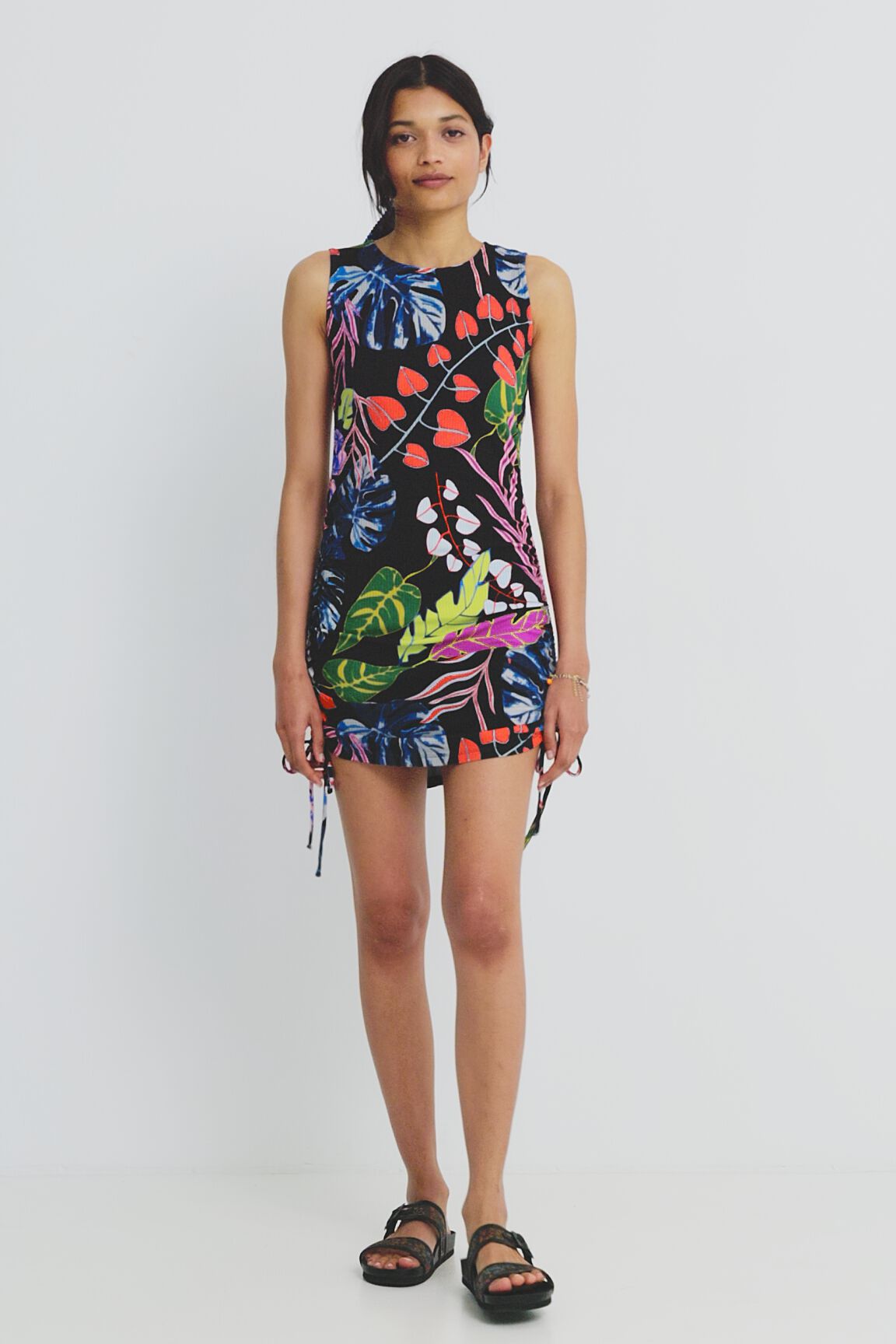 Vestido corto slim fruncido