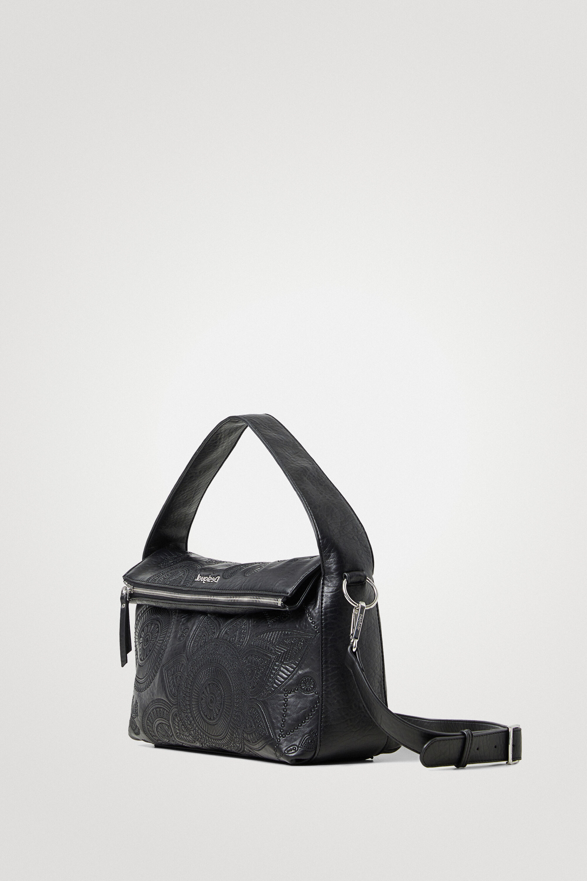Bolso de mano grabado