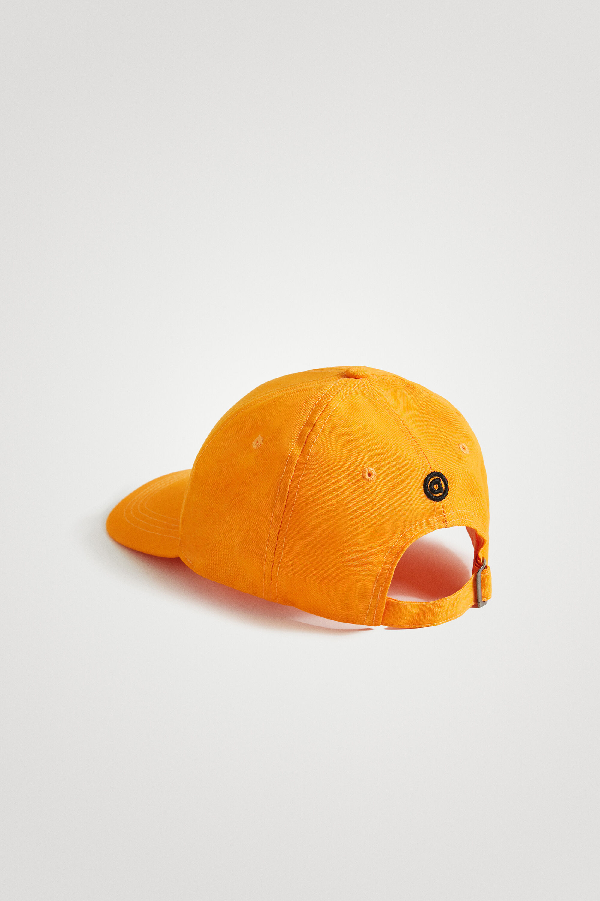 Gorra placa logo y mensajes