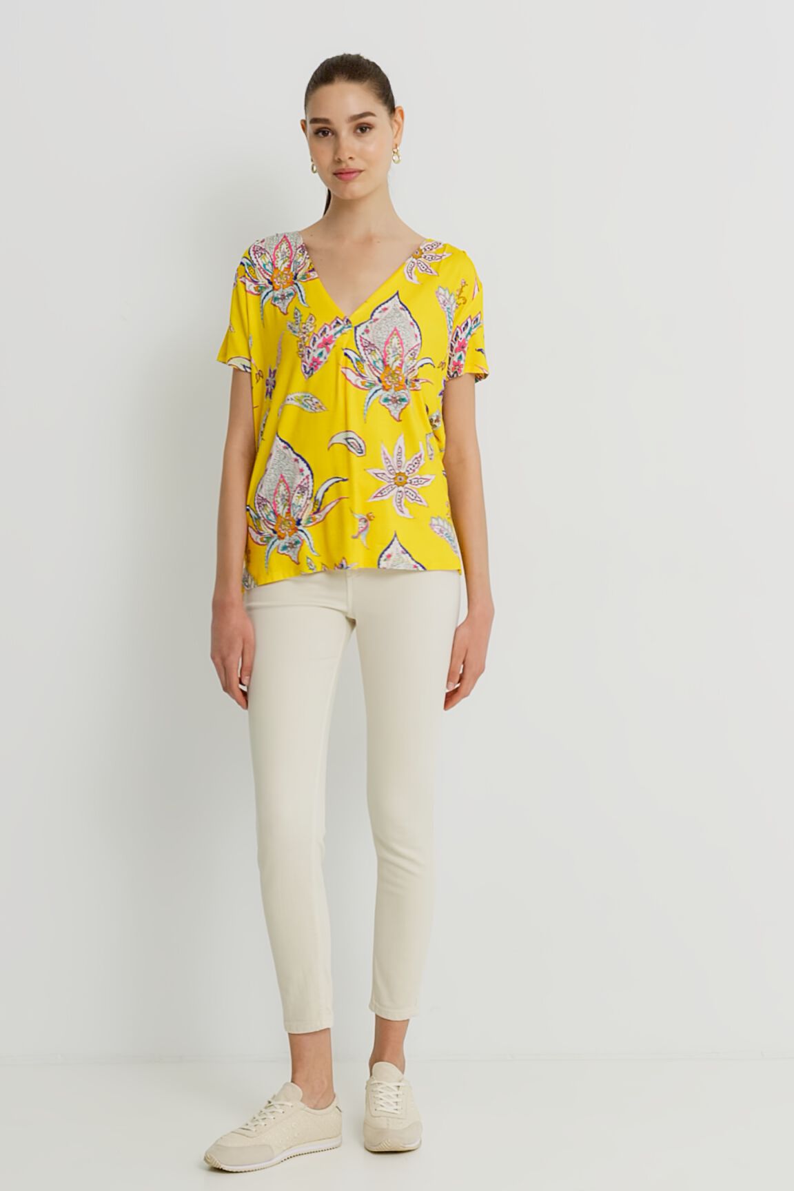 Camiseta paisley cuello pico