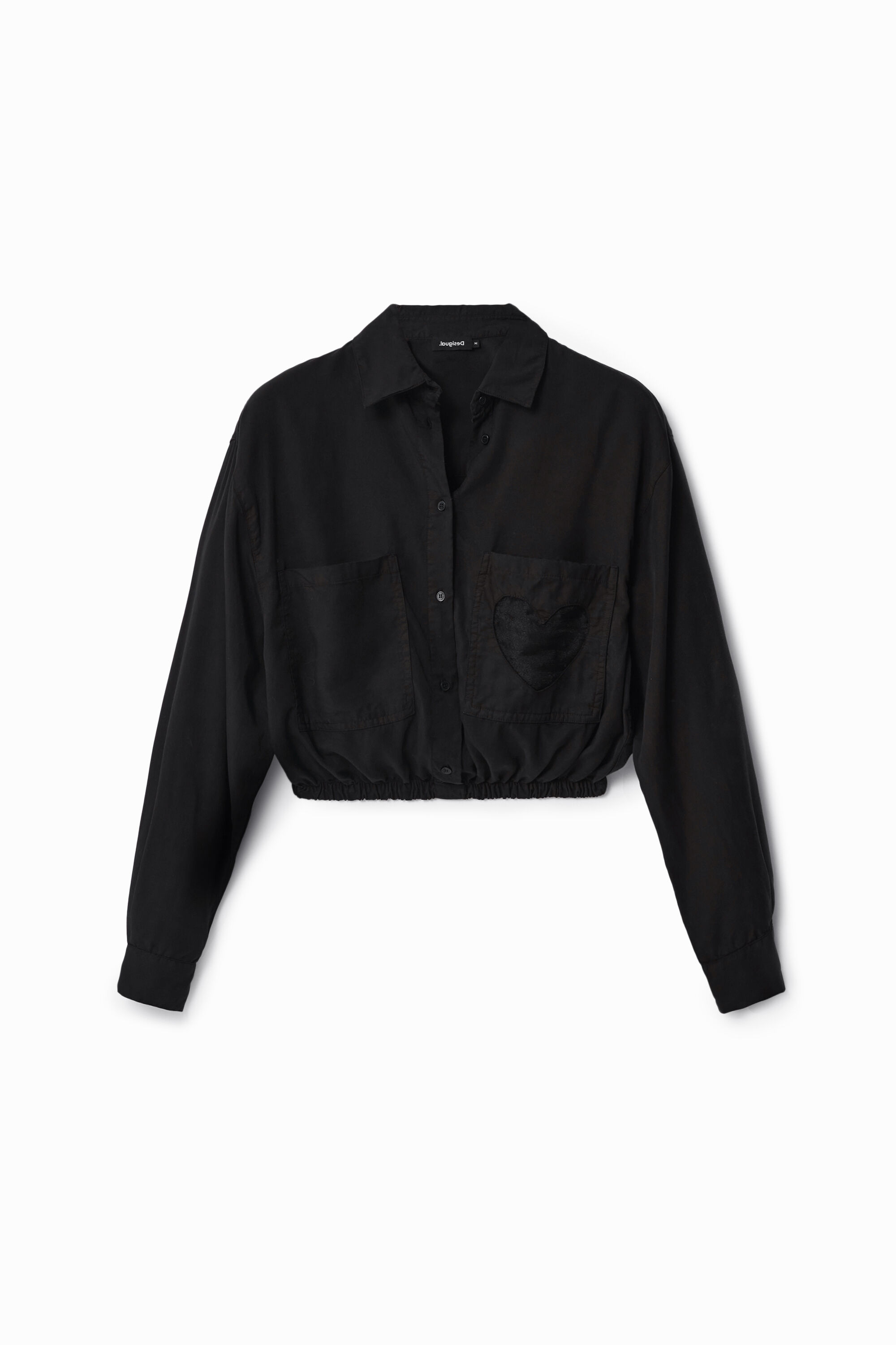 Camisa cropped bolsillo coraz&oacute;n