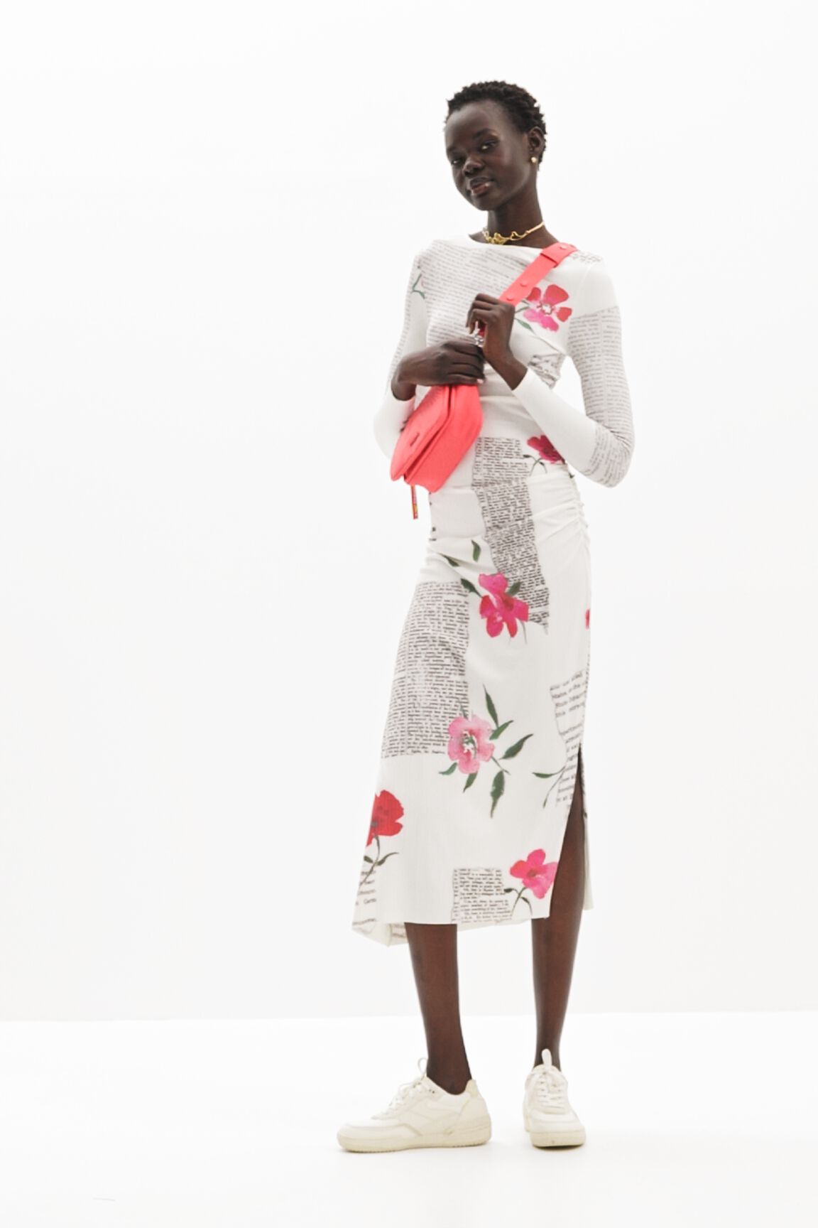 Vestido midi ajustado texto