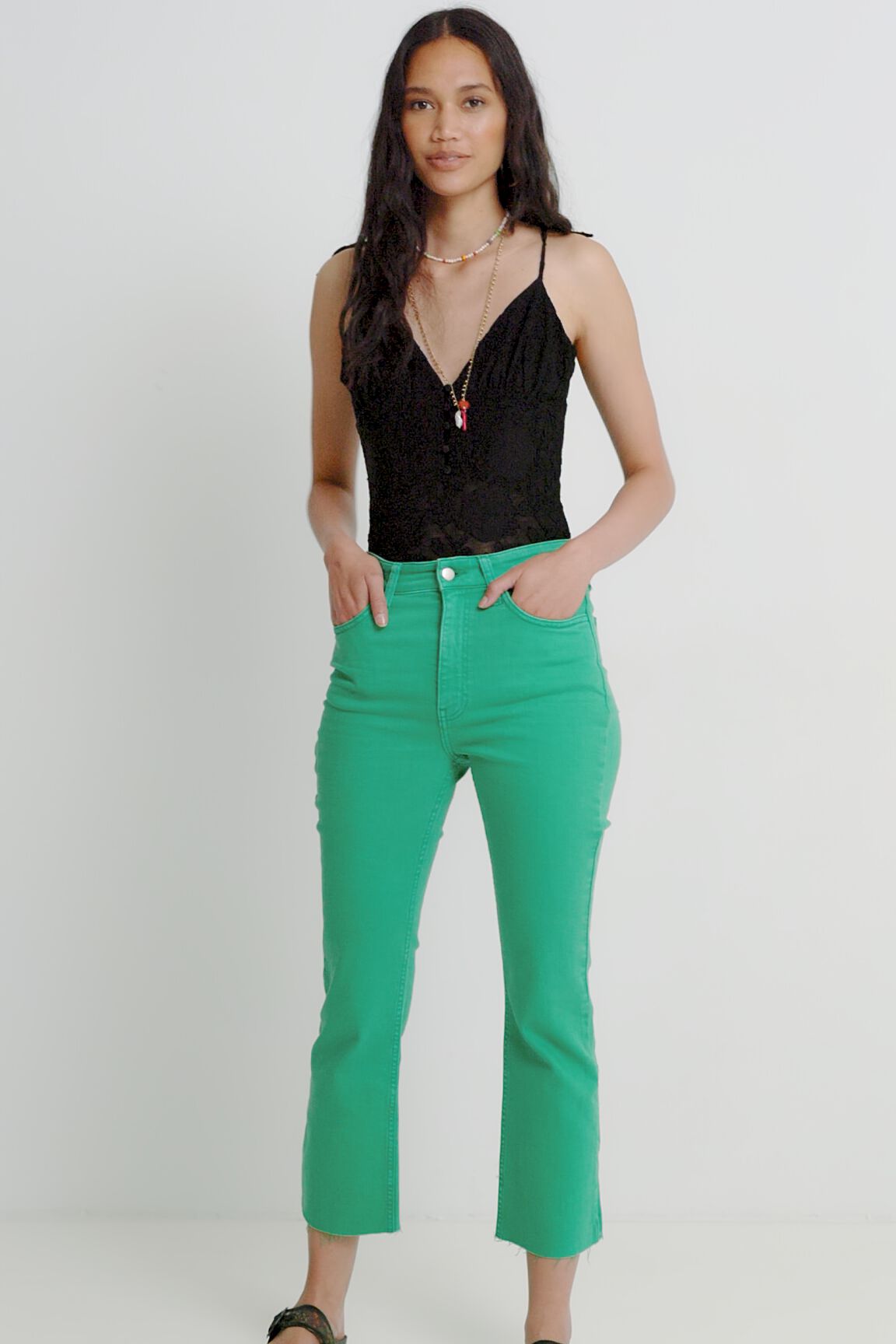 Pantal&oacute;n tobillero acampanado