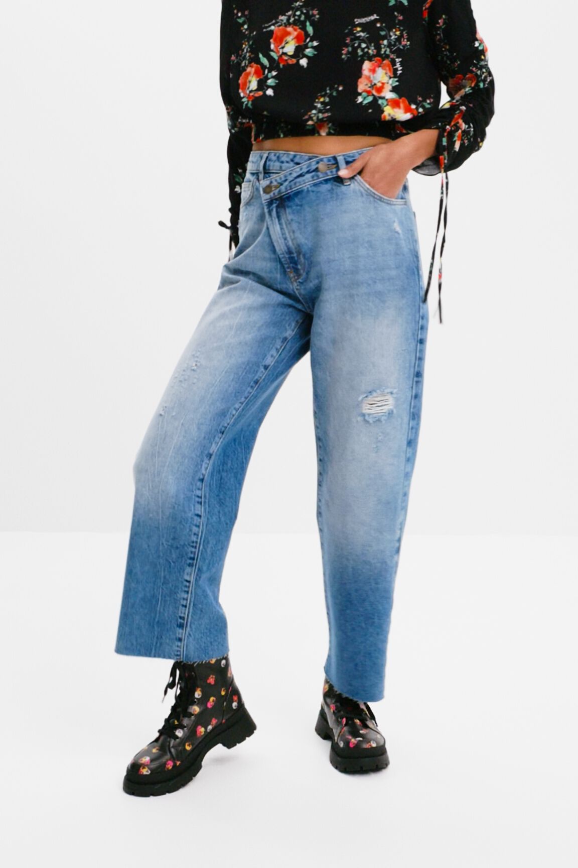 Vaqueros Boyfriend twisted