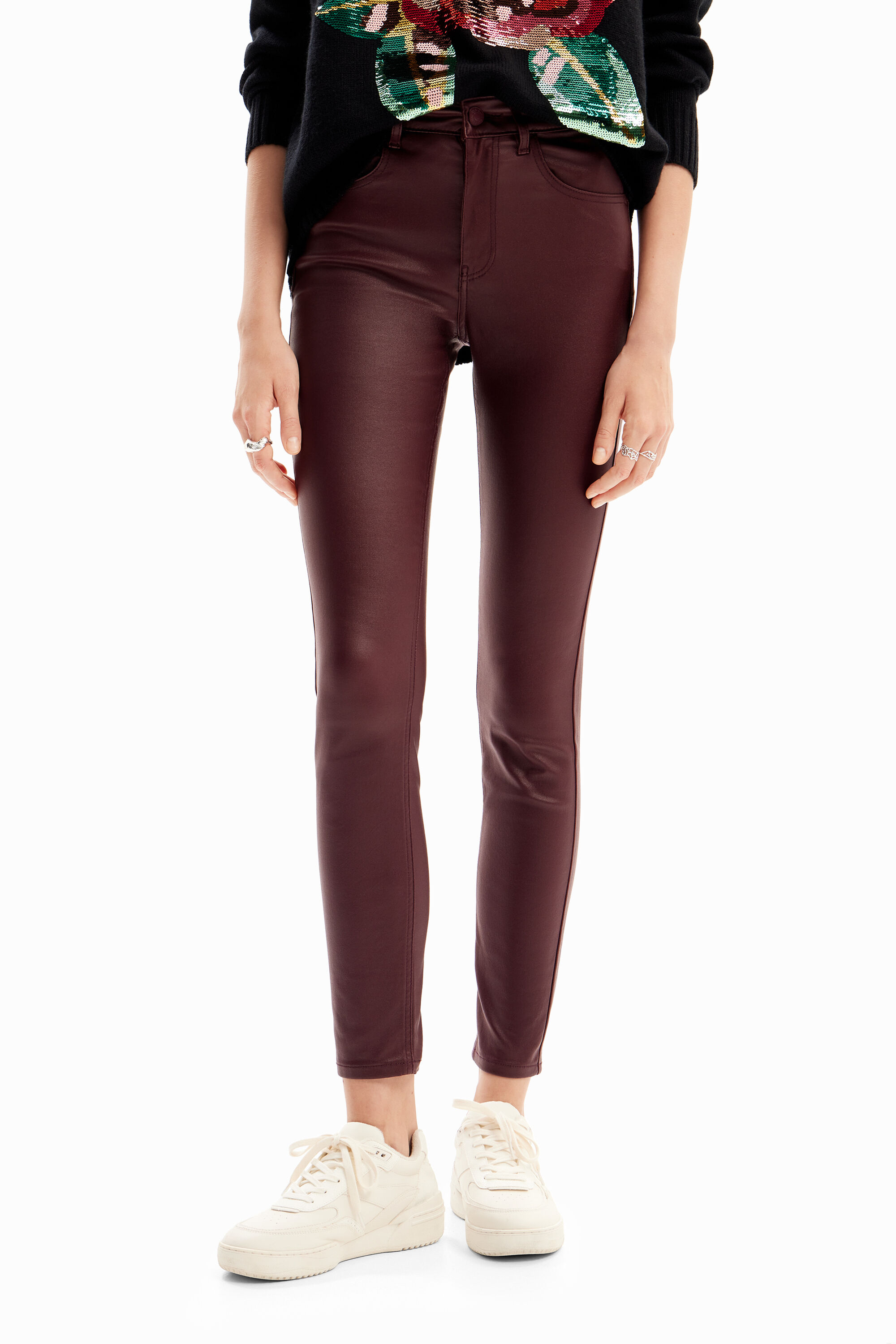 Pantal&oacute;n Slim efecto piel