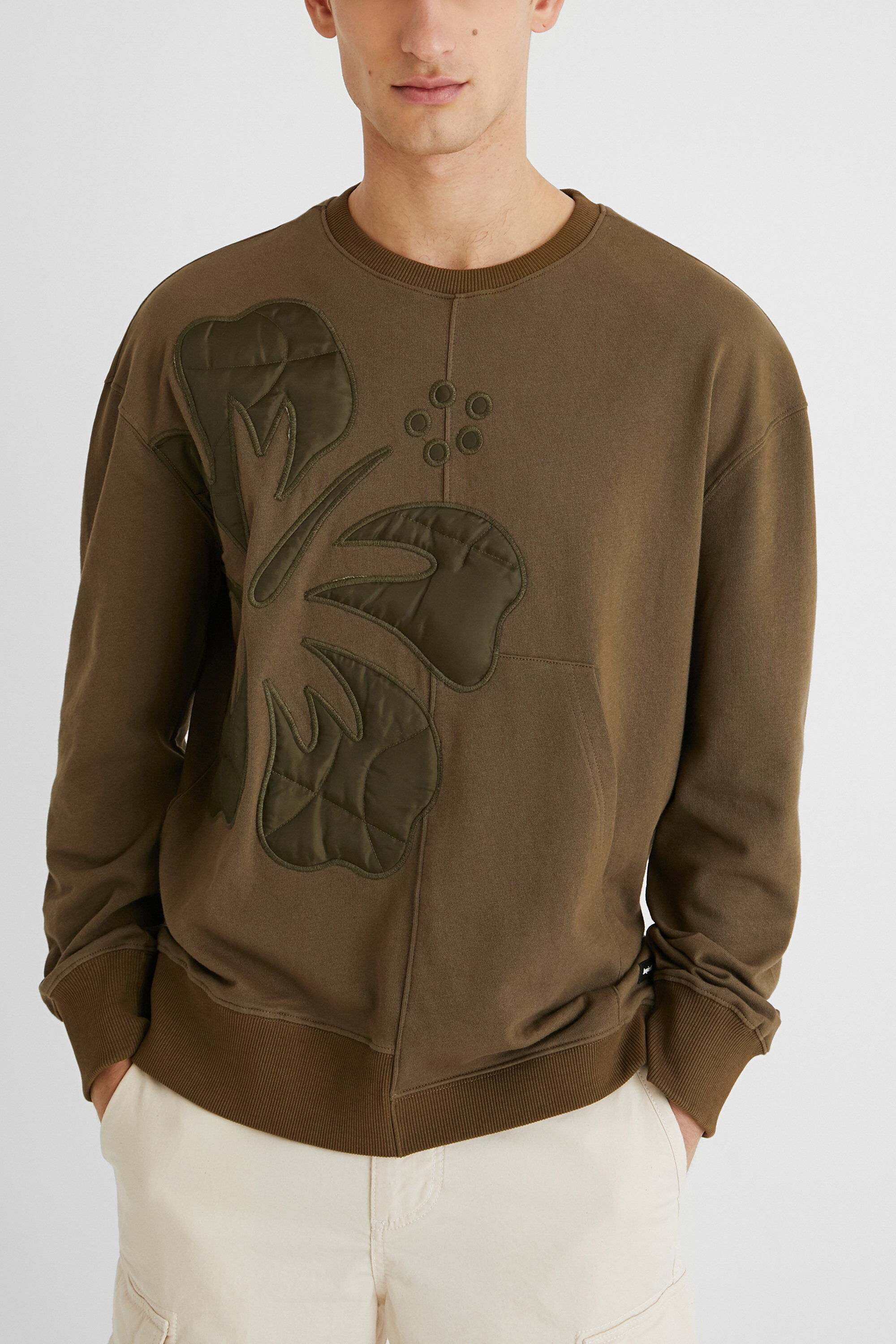 Sudadera oversize bajo asim&eacute;trico