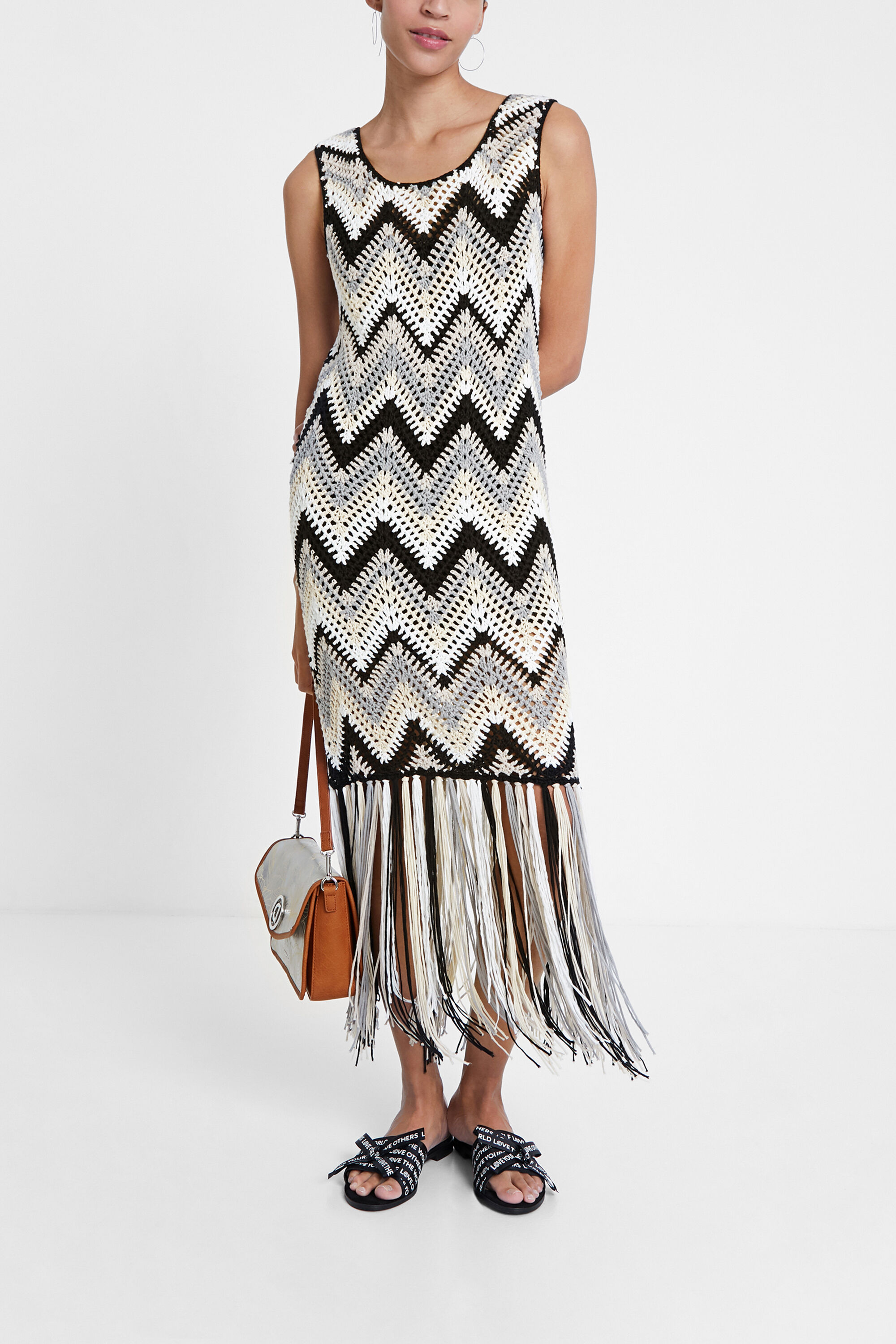 Vestido boho de ganchillo y flecos