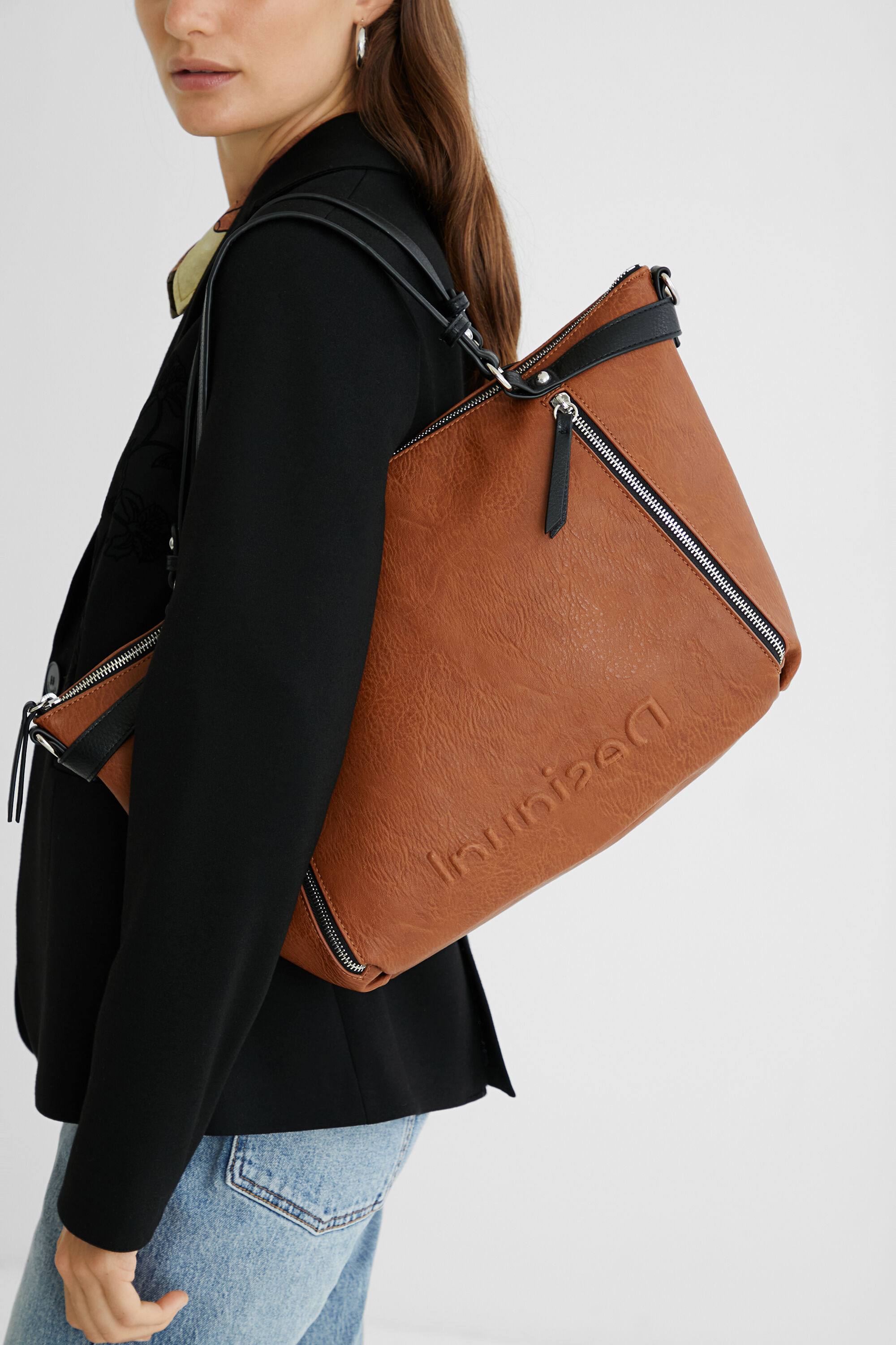 Bolso mano grande color plano