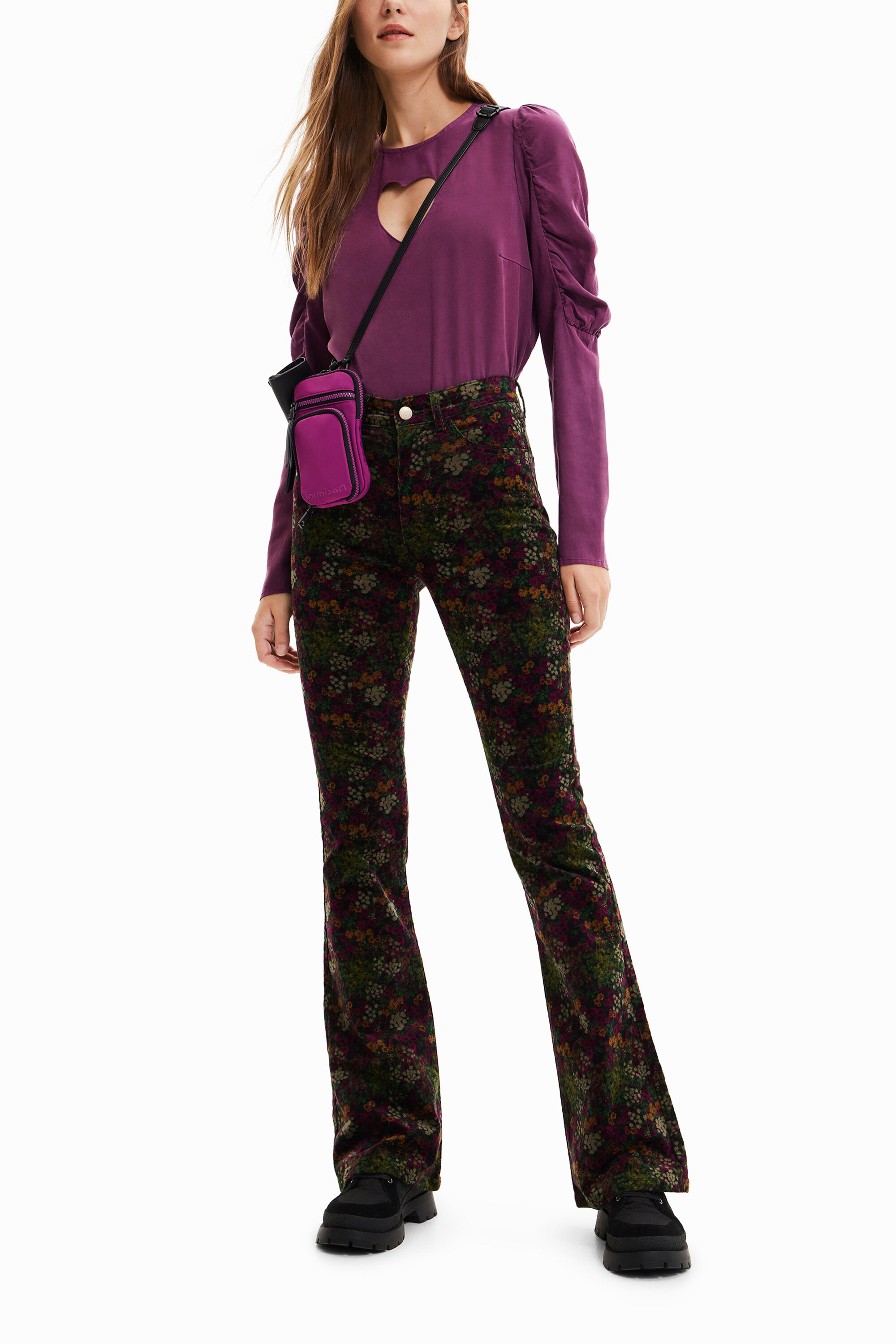 Pantal&oacute;n pana estampado floral
