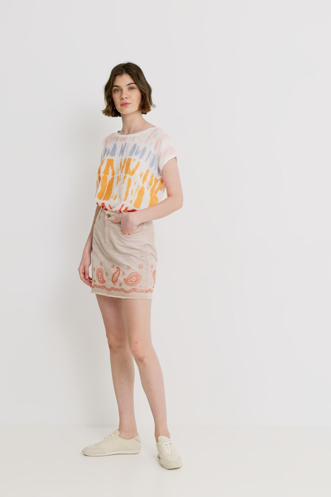 Falda corta vaquera paisley