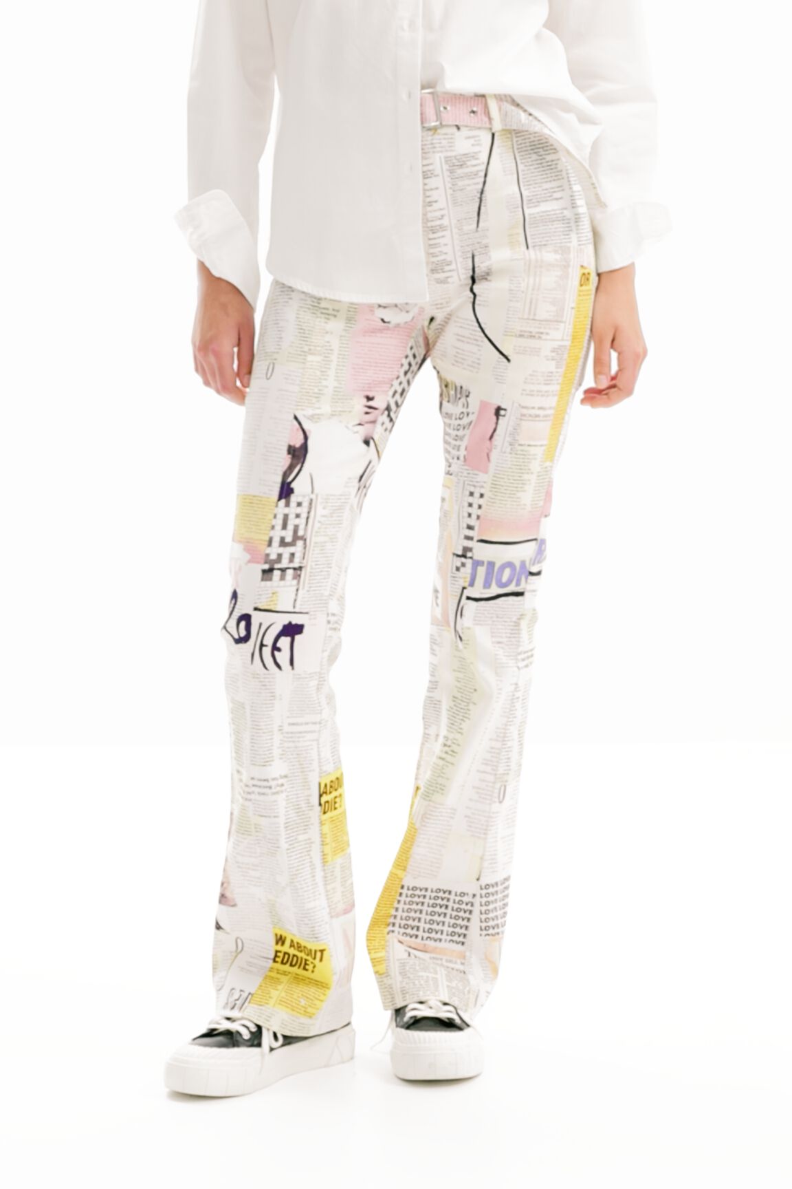 Pantal&oacute;n Flare peri&oacute;dico