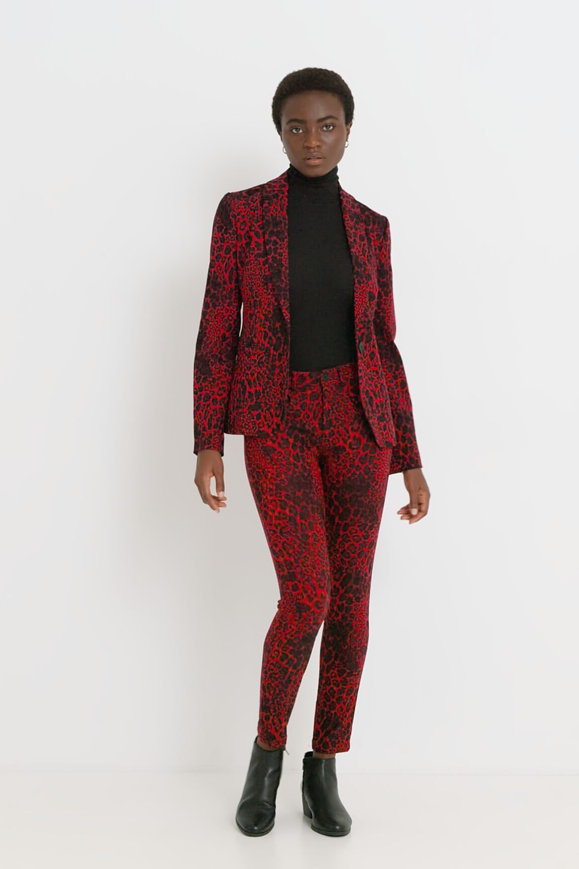 Pantal&oacute;n slim animal print