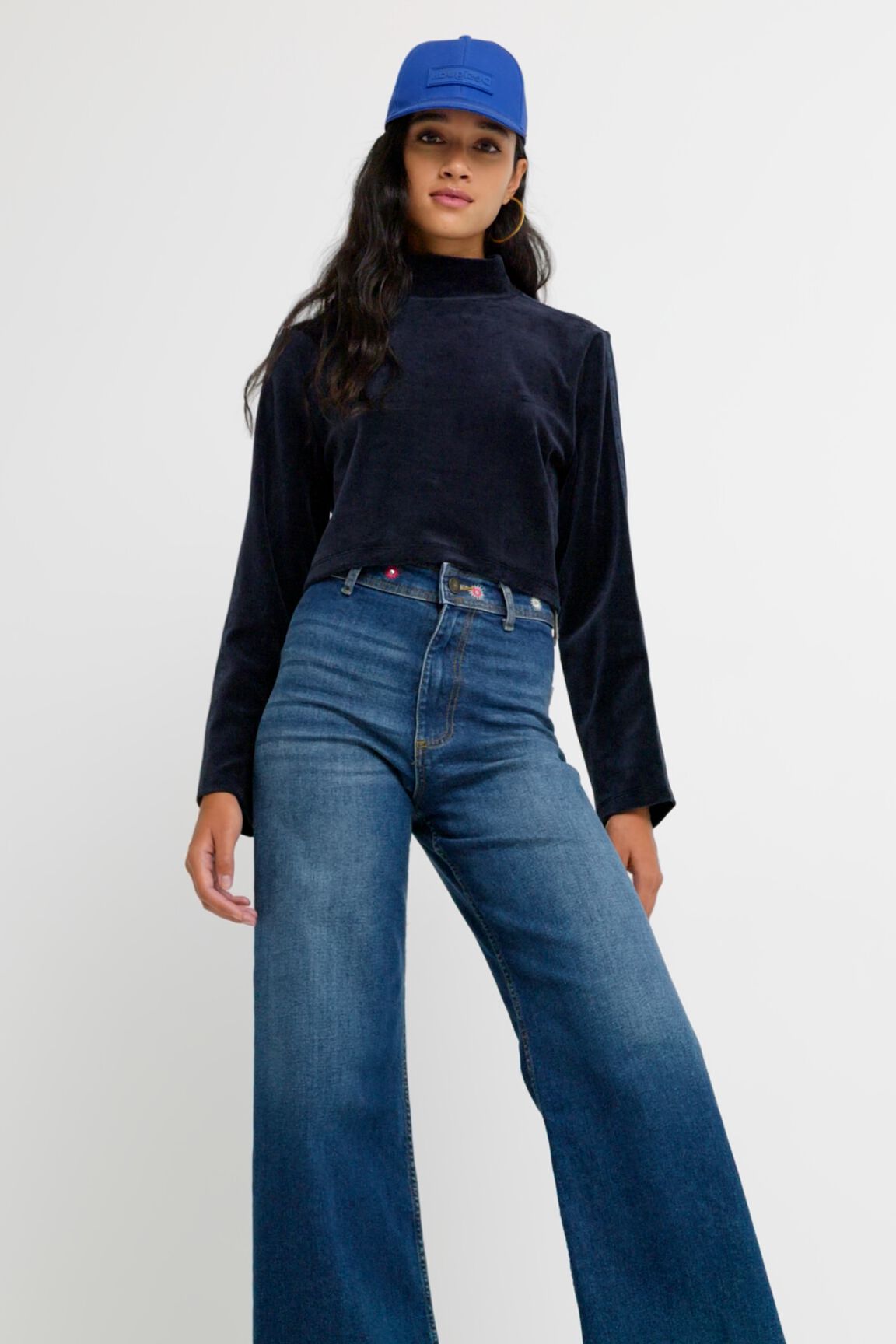 Pantal&oacute;n vaquero tobillero pata ancha