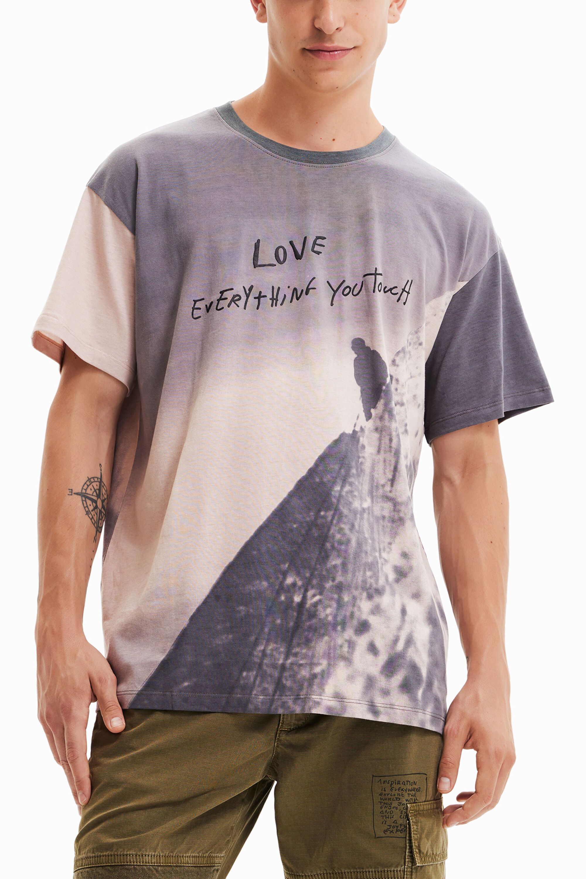 Camiseta oversize monta&ntilde;a