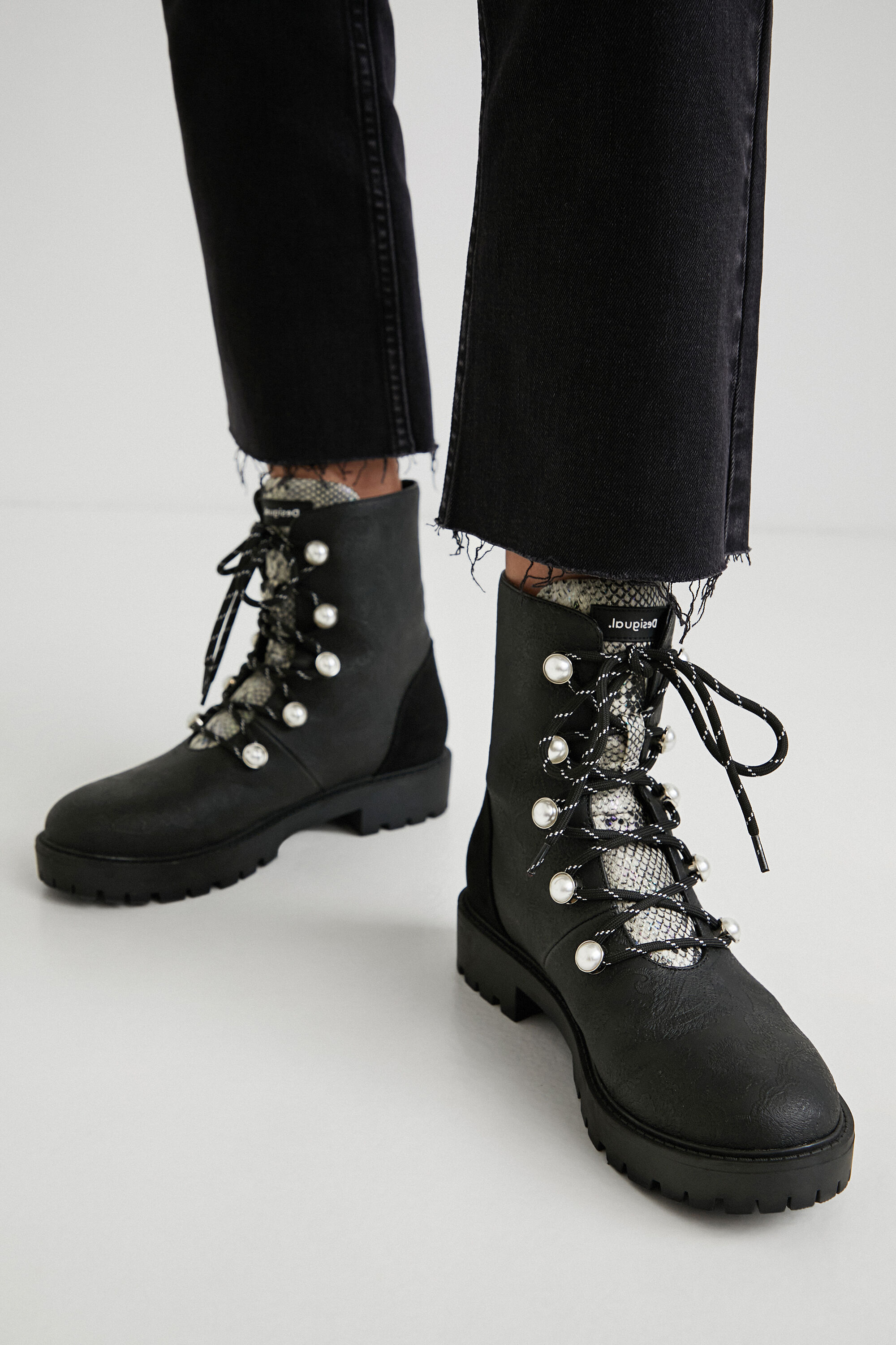 Bota ca&ntilde;a media perlas