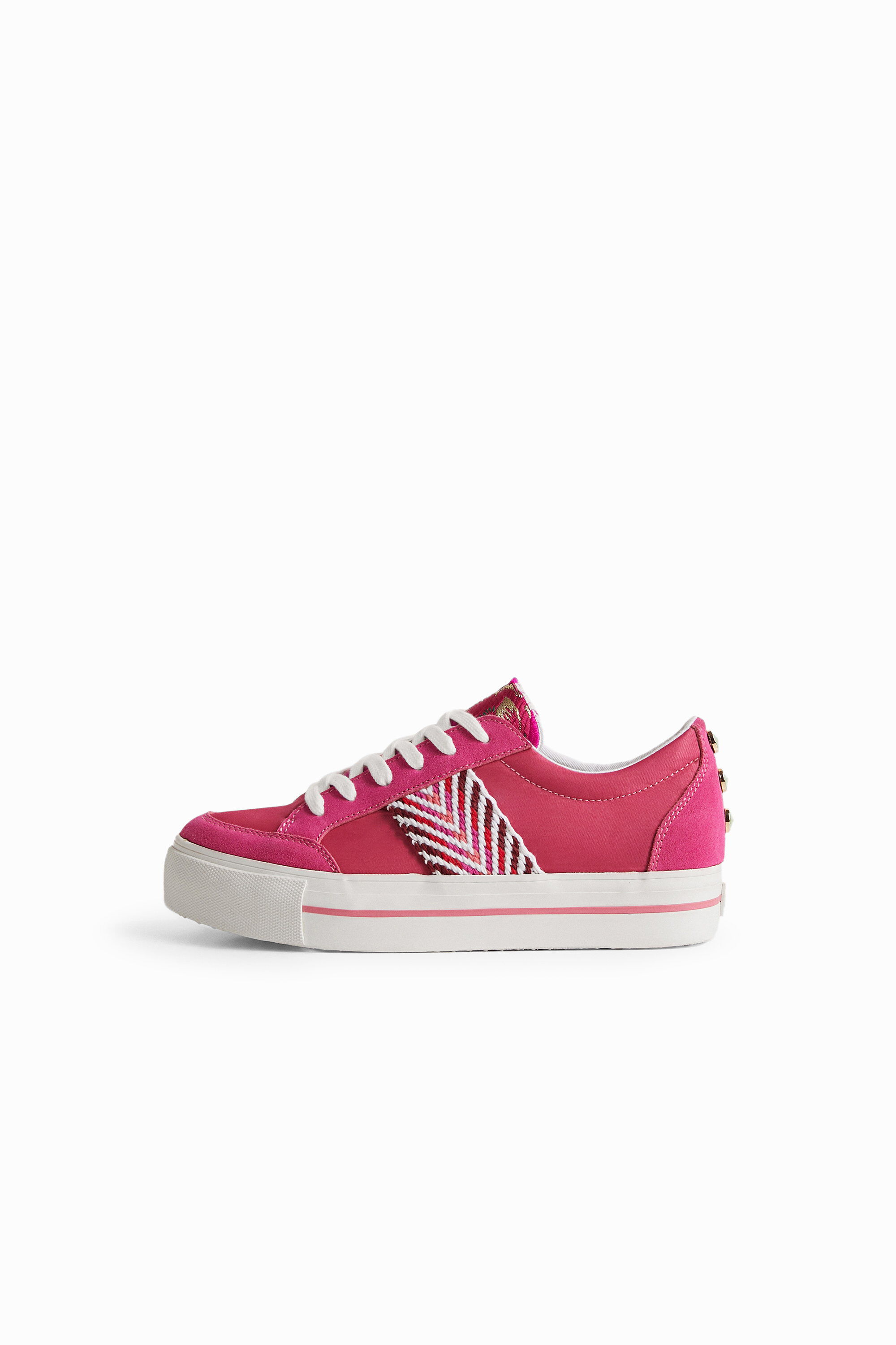 Zapatilla con cinta &eacute;tnica