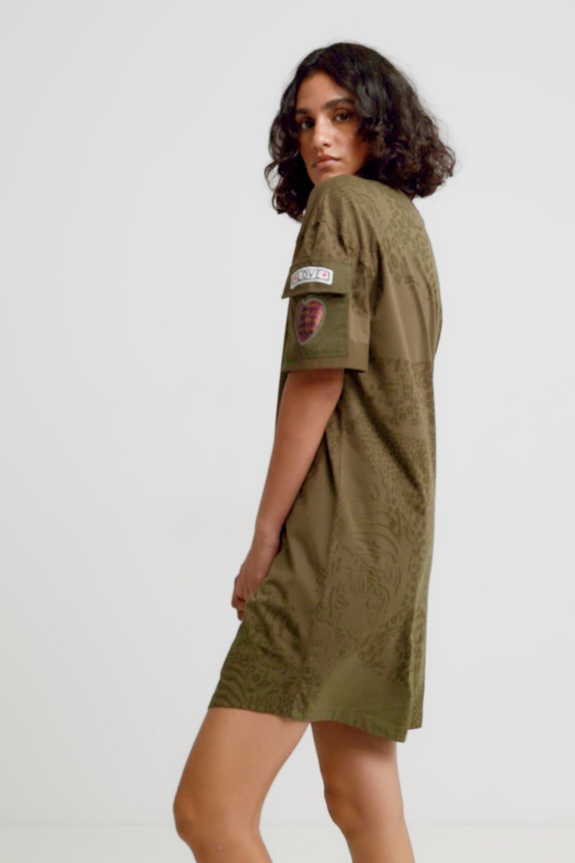 Vestido corto camisetero