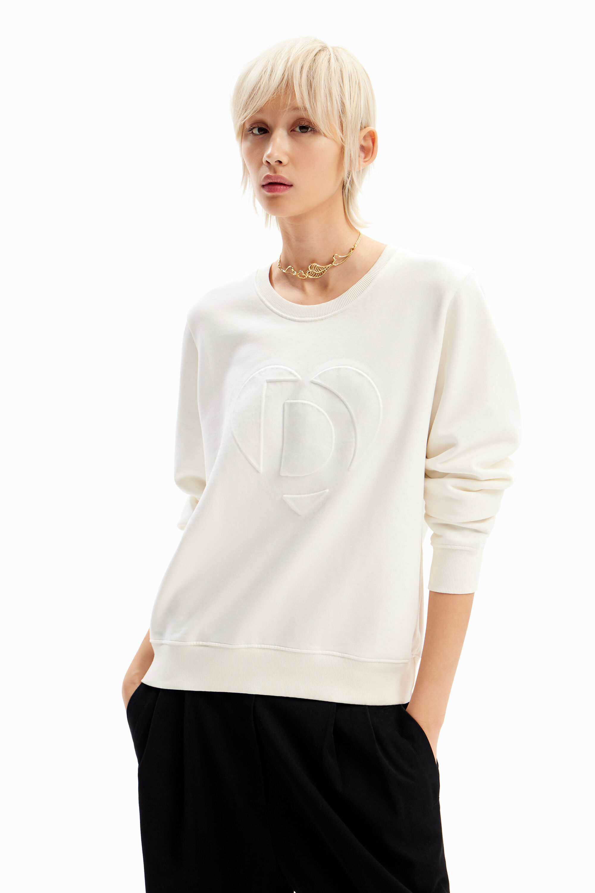 Sudadera imagotipo relieve