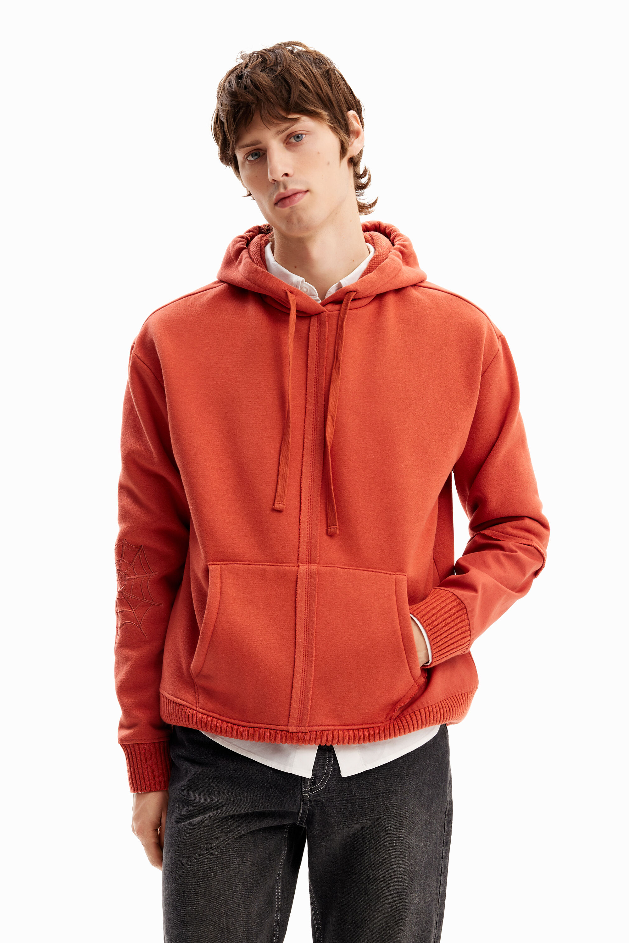 Sudadera costuras capucha