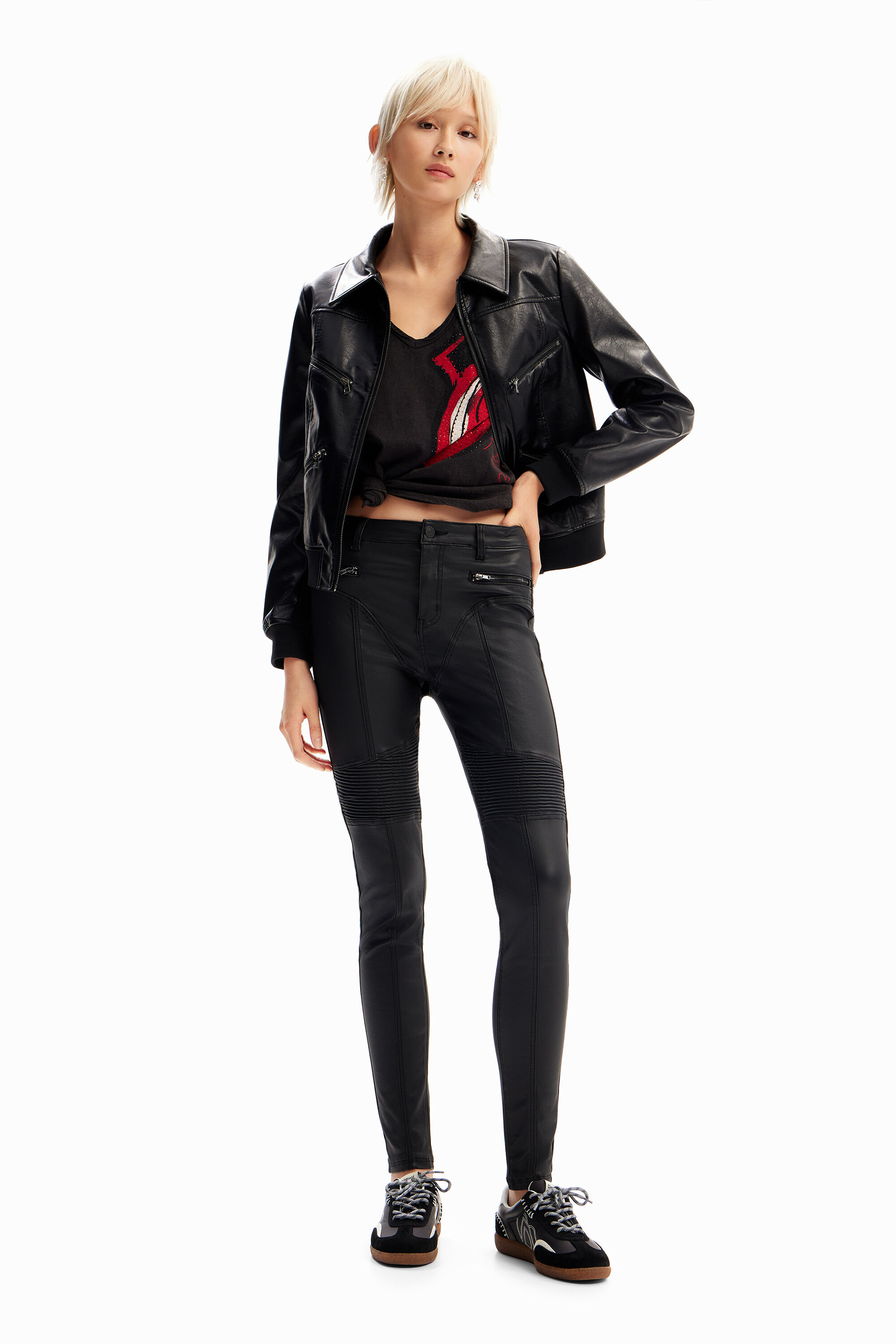 Pantal&oacute;n Slim efecto piel